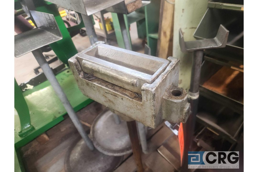 Oiler and stock feed supports - Image 3 of 3
