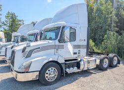 Volvo & Peterbilt Day Cab Tractors & Utility Refrigerated Trailers