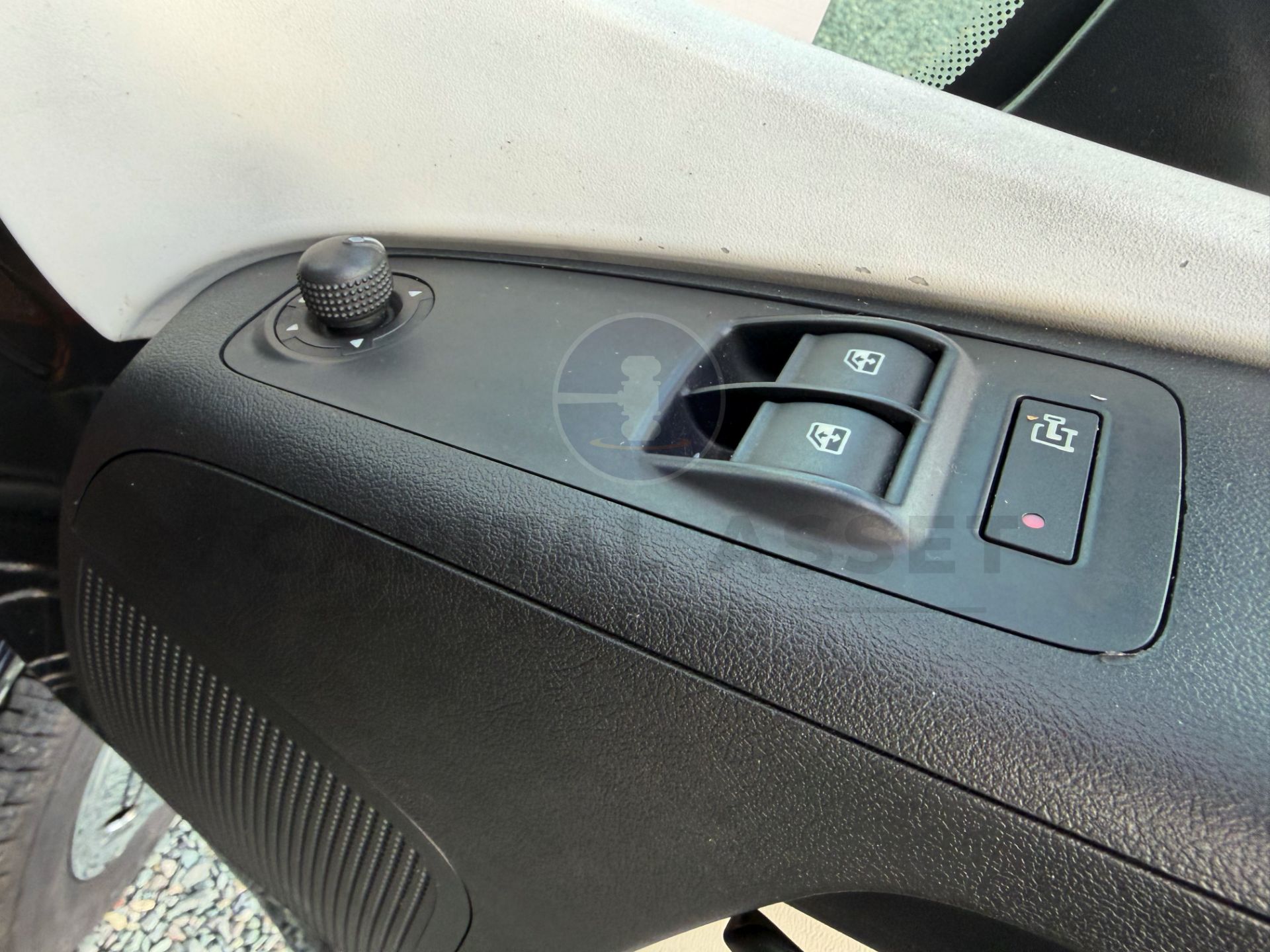 PEUGEOT BOXER *BAILEY APPROACH - AUTOGRAPH 745* LUXURY MOTORHOME (2016 MODEL) *ONLY 28,000 MILES* - Image 33 of 48