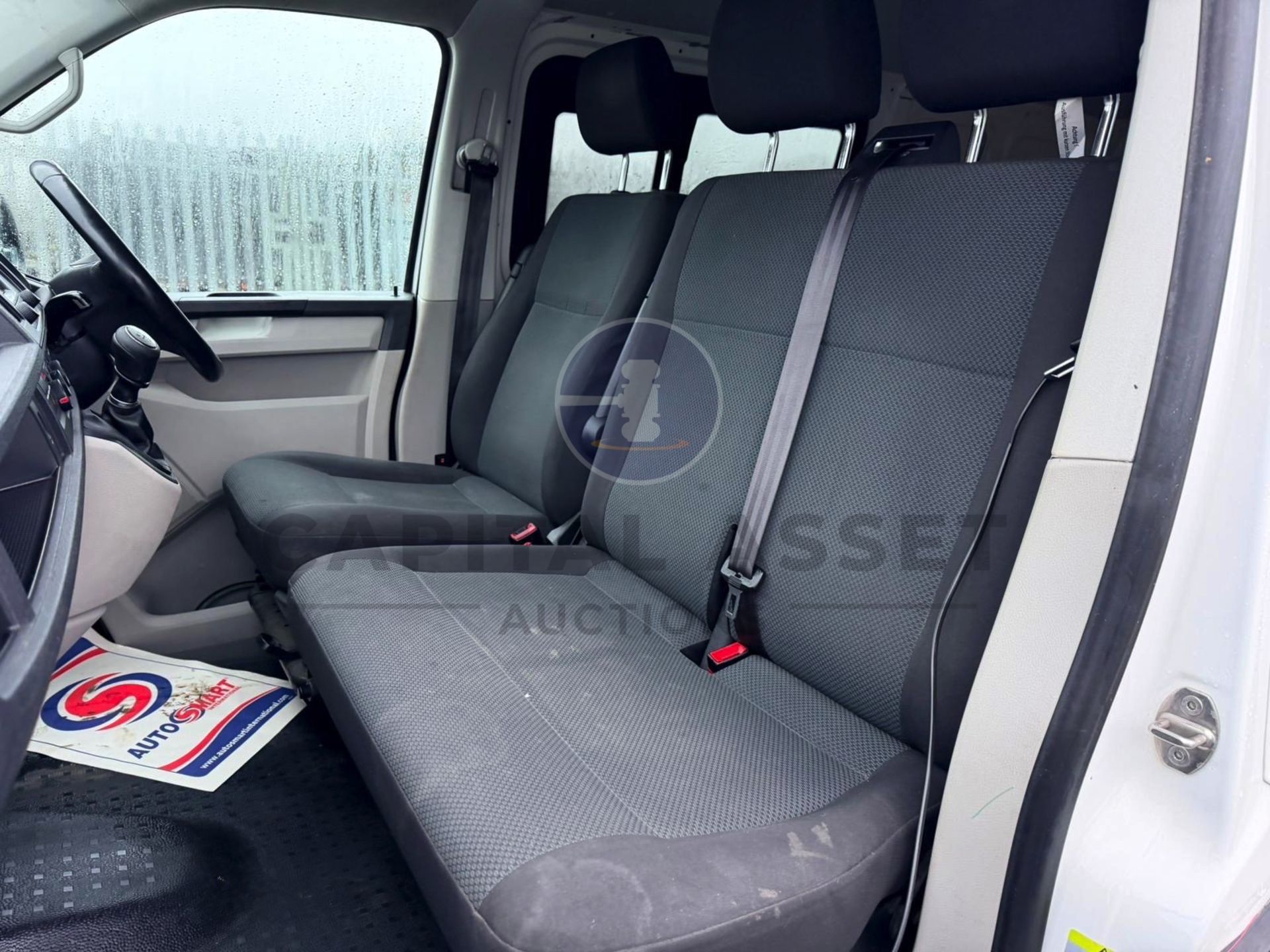 "ON SALE" VOLKSWAGEN TRANSPORTER *HIGHLINE EDITION* 6 SEATER DUALINER / CREW VAN (2017 - EURO 6) - Image 11 of 24