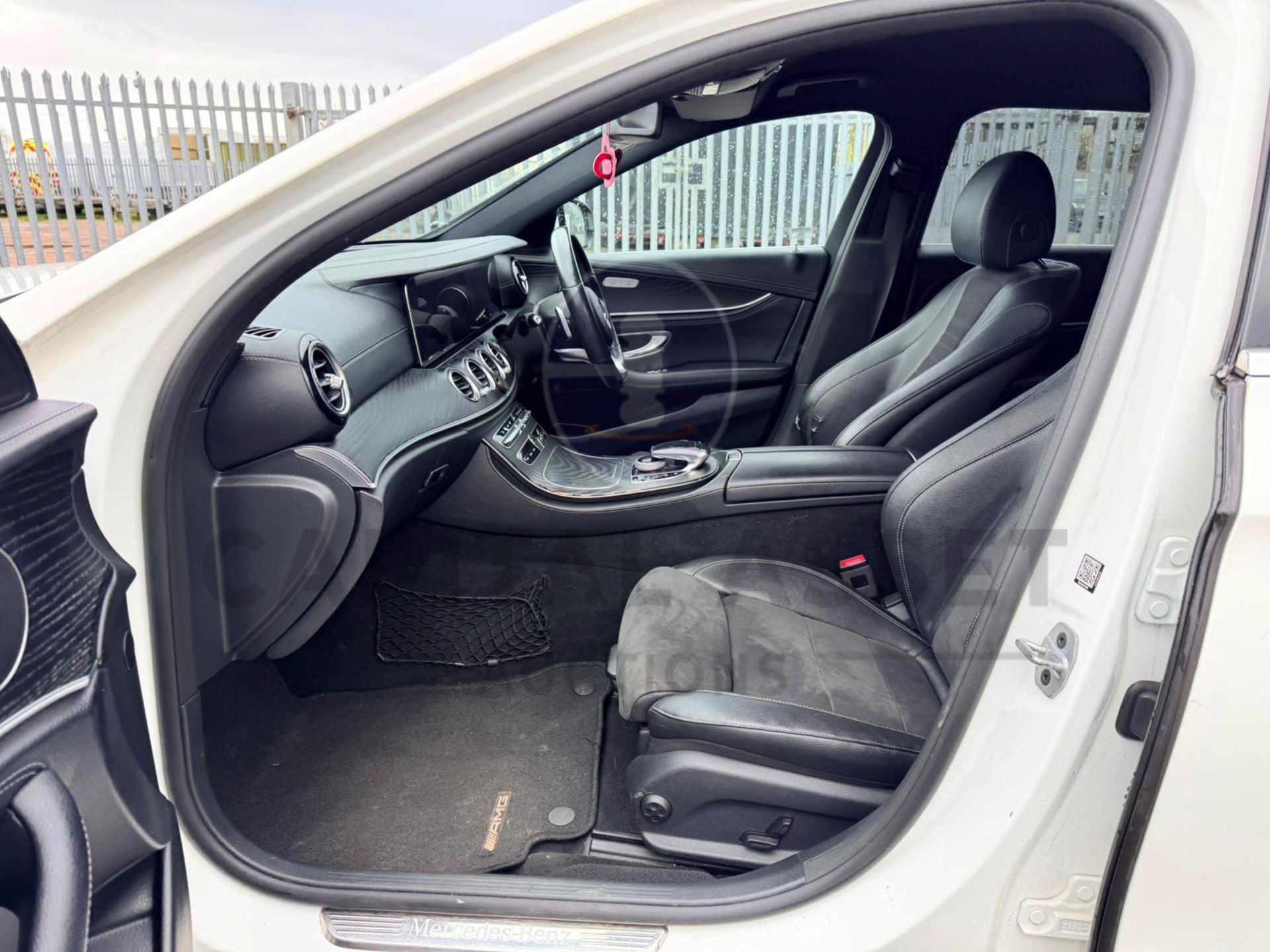 MERCEDES E220d "AMG-LINE" 2.0d 9-G TRONIC AUTO ESTATE (2020 MODEL) LEATHER - SAT NAV - REAR CAMERA - Image 11 of 25