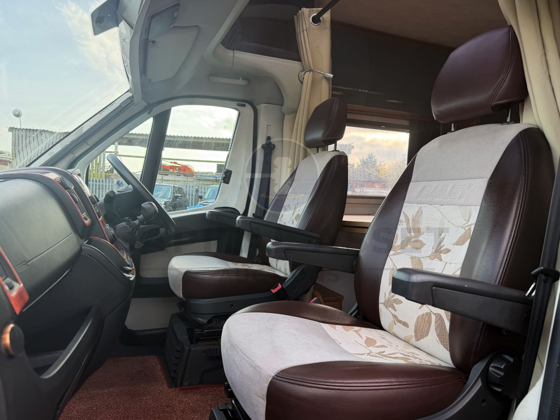 PEUGEOT BOXER *BAILEY APPROACH - AUTOGRAPH 745* LUXURY MOTORHOME (2016 MODEL) *ONLY 28,000 MILES* - Image 32 of 48