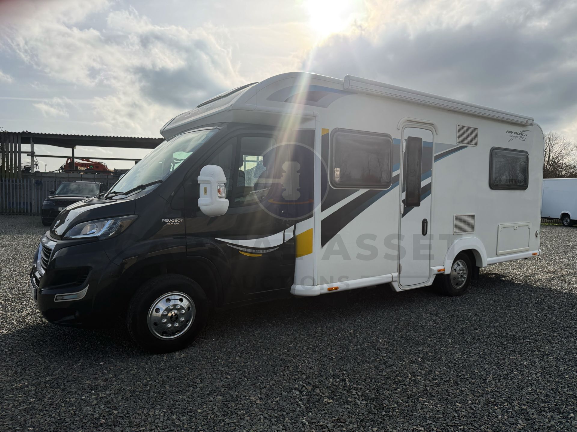 PEUGEOT BOXER *BAILEY APPROACH - AUTOGRAPH 745* LUXURY MOTORHOME (2016 MODEL) *ONLY 28,000 MILES* - Image 8 of 48