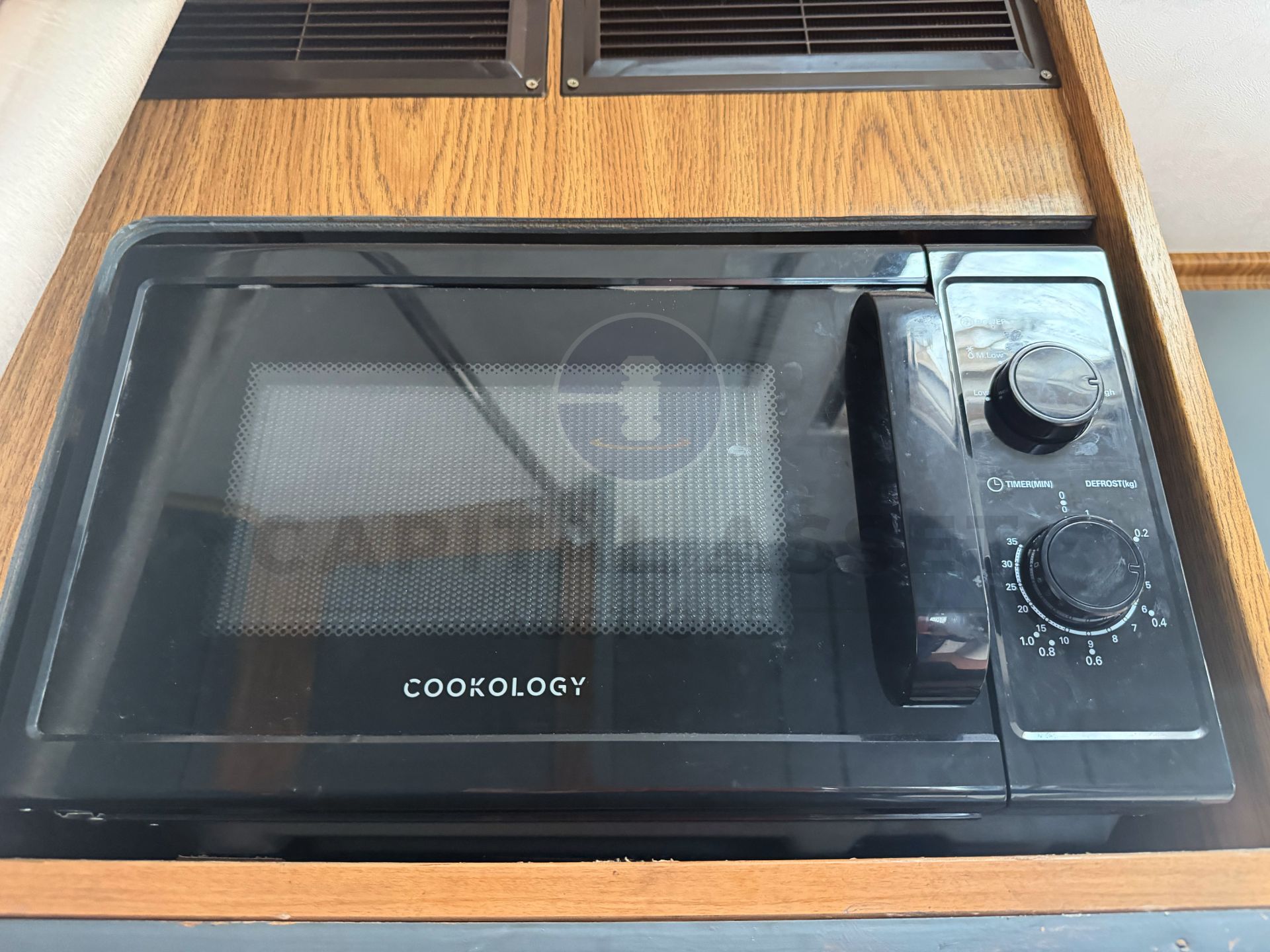 PEUGEOT BOXER *BAILEY APPROACH - AUTOGRAPH 745* LUXURY MOTORHOME (2016 MODEL) *ONLY 28,000 MILES* - Image 25 of 48