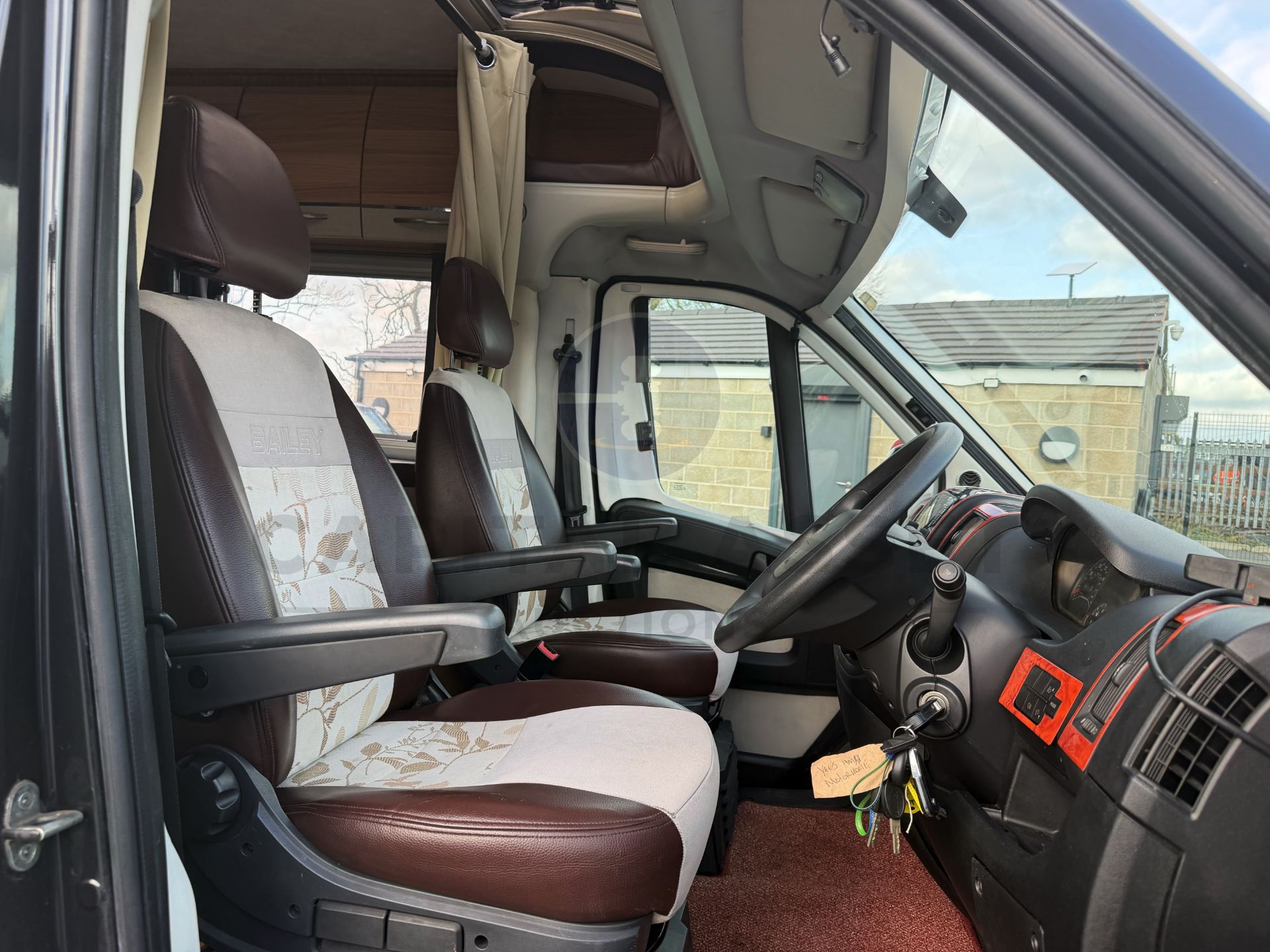 PEUGEOT BOXER *BAILEY APPROACH - AUTOGRAPH 745* LUXURY MOTORHOME (2016 MODEL) *ONLY 28,000 MILES* - Image 34 of 48