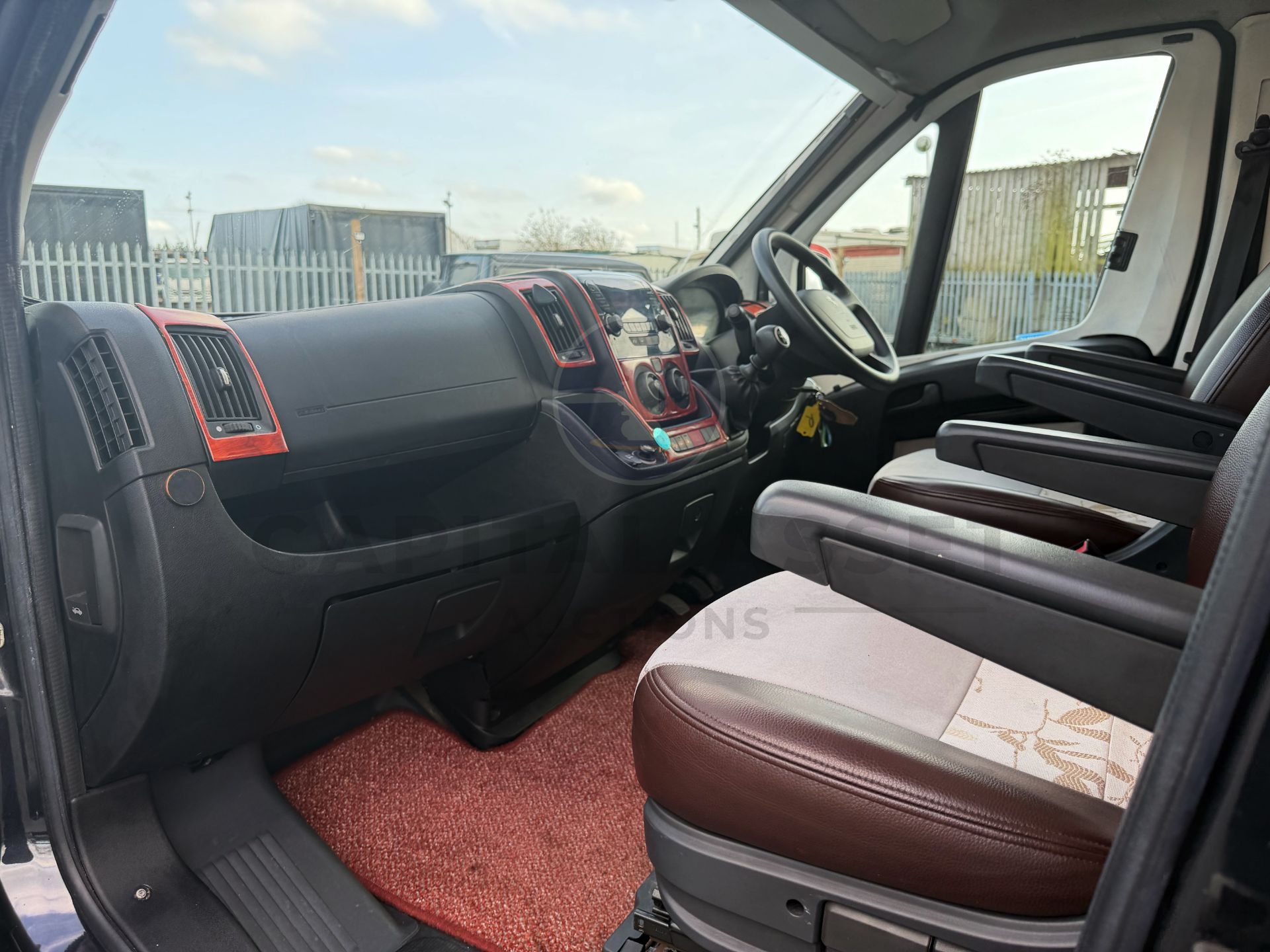 PEUGEOT BOXER *BAILEY APPROACH - AUTOGRAPH 745* LUXURY MOTORHOME (2016 MODEL) *ONLY 28,000 MILES* - Image 28 of 48