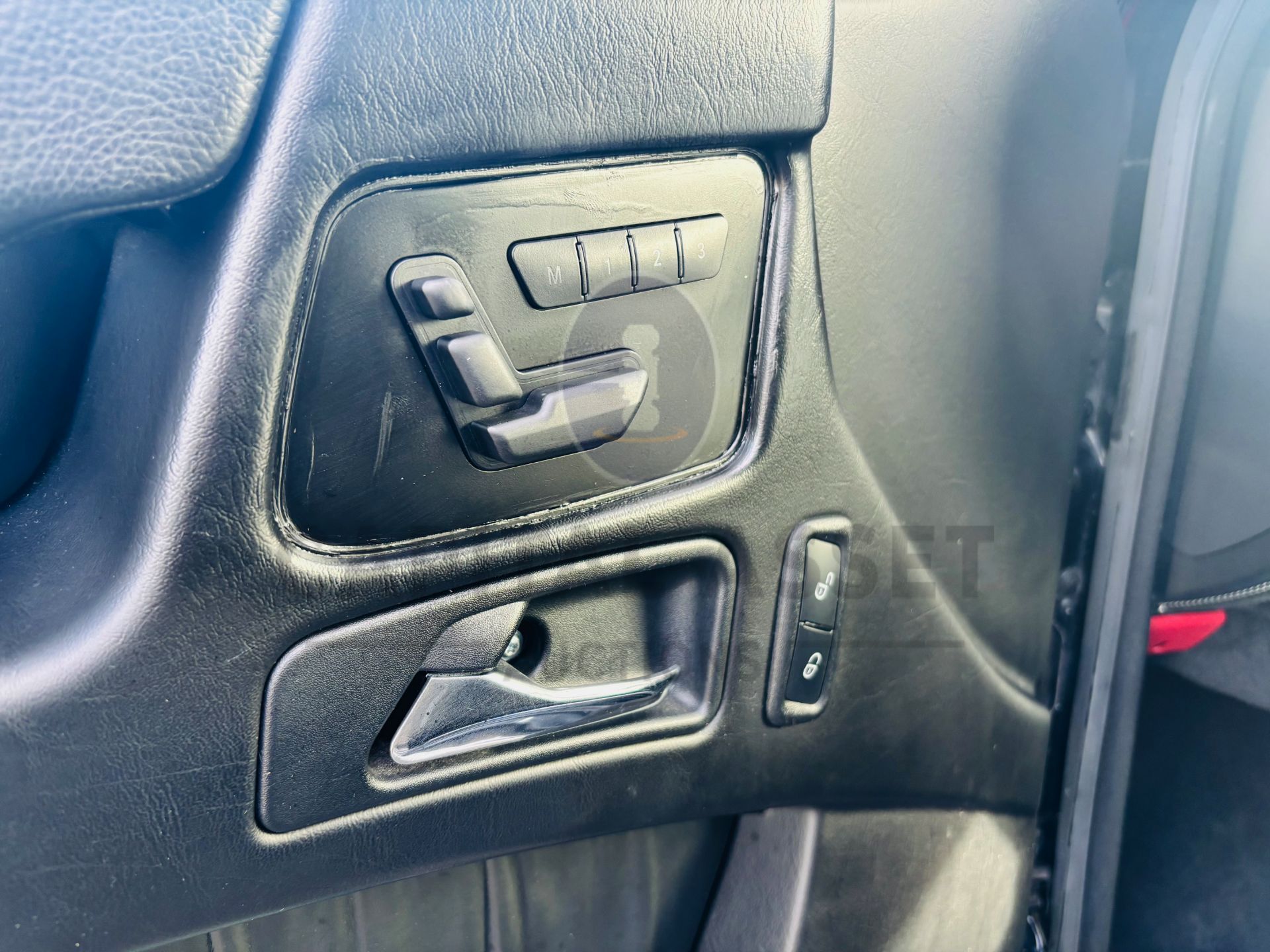 MERCEDES G350d "BLACK AMG NIGHT EDITION" 3.0D V6 TURBO DIESEL "4 MATIC" (2018 MODEL) FMBSH - Image 28 of 45