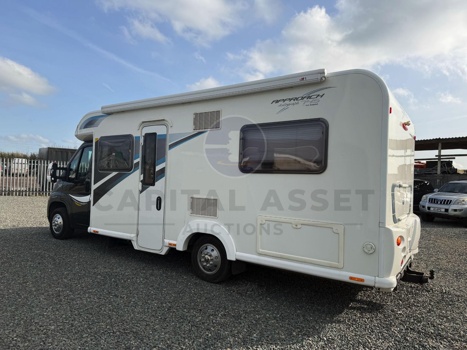 PEUGEOT BOXER *BAILEY APPROACH - AUTOGRAPH 745* LUXURY MOTORHOME (2016 MODEL) *ONLY 28,000 MILES* - Image 9 of 48