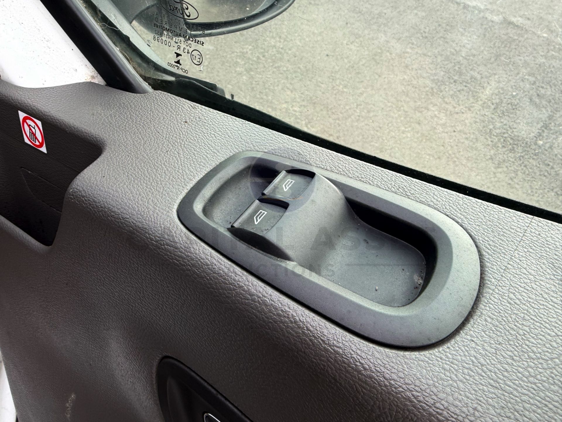 "ON SALE" FORD TRANSIT *LWB - LOW LOADER / LUTON BOX VAN* (2023 - EURO 6) *ONLY 59K MILES* - Image 24 of 34