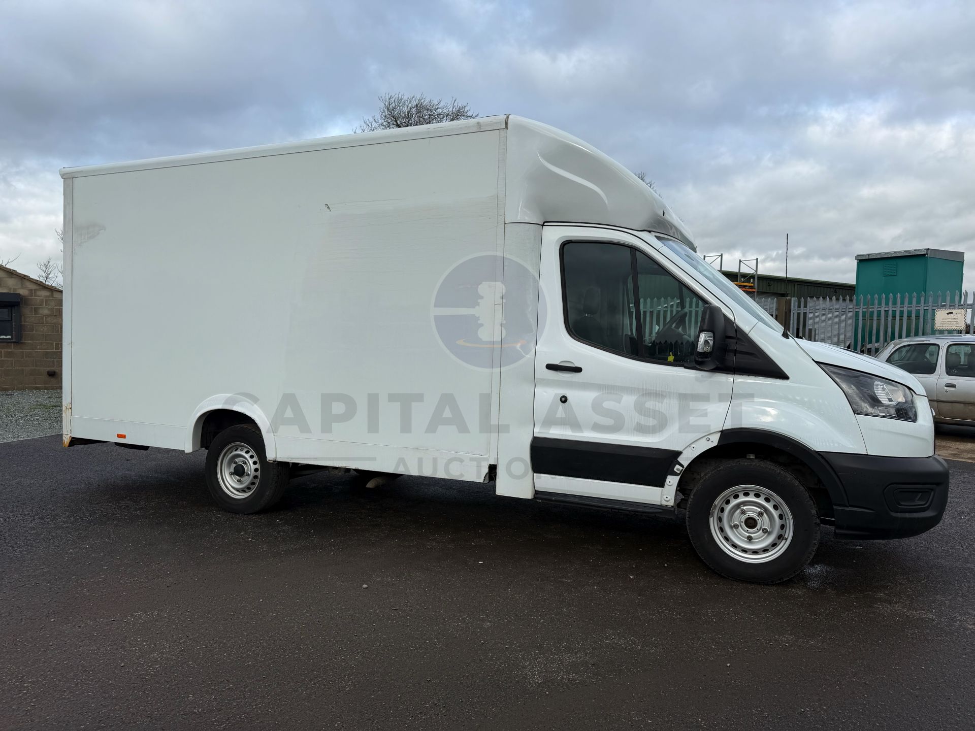 "ON SALE" FORD TRANSIT *LWB - LOW LOADER / LUTON BOX VAN* (2023 - EURO 6) *ONLY 59K MILES*