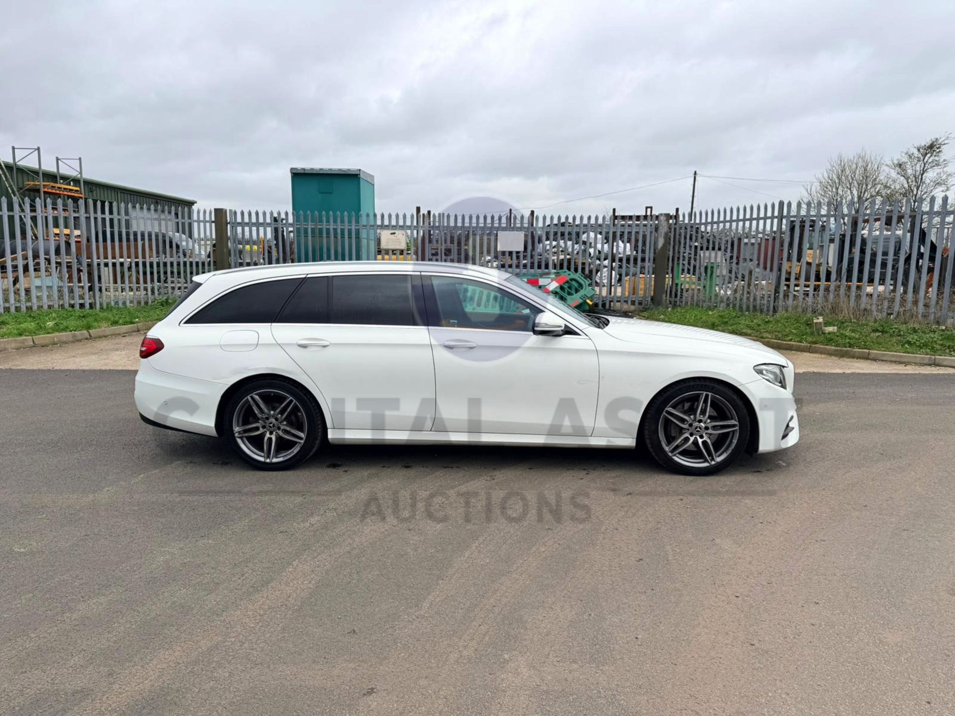 MERCEDES E220d "AMG-LINE" 2.0d 9-G TRONIC AUTO ESTATE (2020 MODEL) LEATHER - SAT NAV - REAR CAMERA - Image 5 of 25