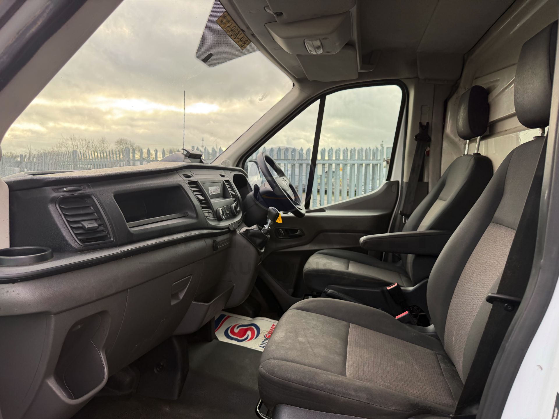 "ON SALE" FORD TRANSIT *LWB - LOW LOADER / LUTON BOX VAN* (2023 - EURO 6) *ONLY 59K MILES* - Image 21 of 34