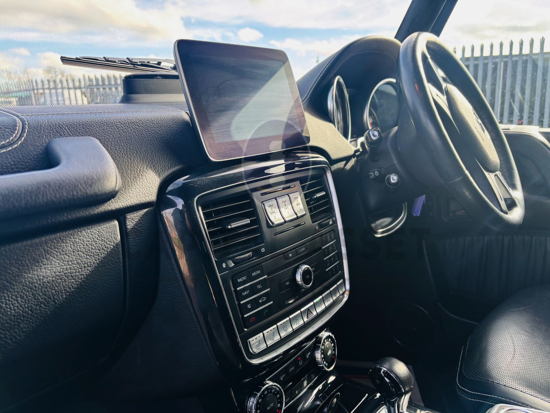 MERCEDES G350d "BLACK AMG NIGHT EDITION" 3.0D V6 TURBO DIESEL "4 MATIC" (2018 MODEL) FMBSH - Image 26 of 45