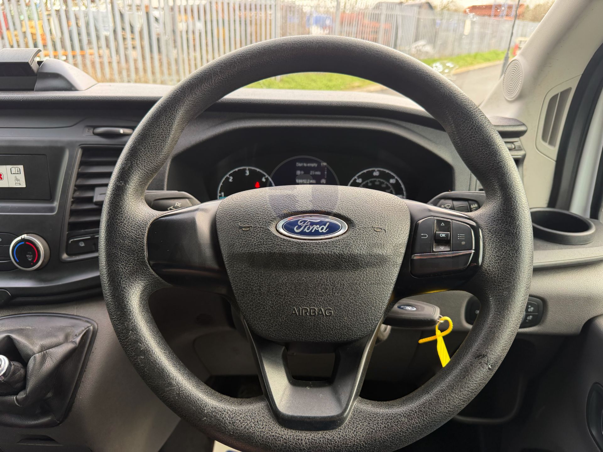 "ON SALE" FORD TRANSIT *LWB - LOW LOADER / LUTON BOX VAN* (2023 - EURO 6) *ONLY 59K MILES* - Image 32 of 34