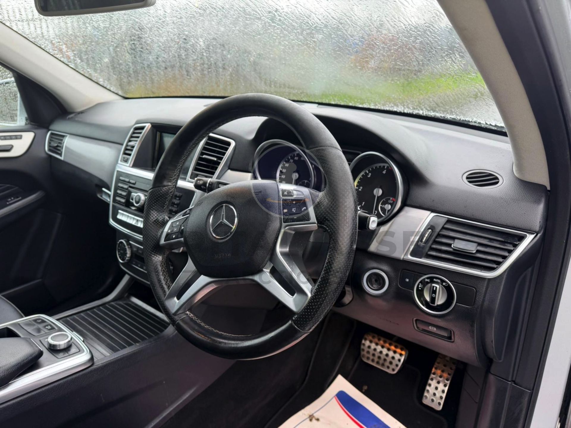 (On Sale) MERCEDES-BENZ ML 250 CDI *AMG LINE PREMIUM* 5 DOOR SUV (64 REG) 7G TRONIC AUTO *HUGE SPEC* - Image 18 of 29