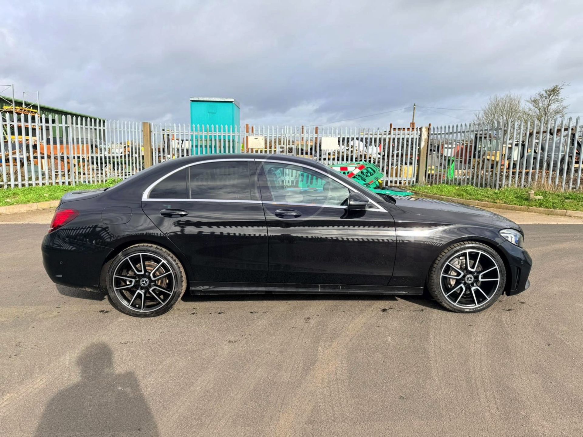 MERCEDES-BENZ C220D *AMG LINE PREMIUM* SALOON (2020 - EURO 6) 9G TRONIC AUTO - SAT NAV *HUGE SPEC* - Image 7 of 28