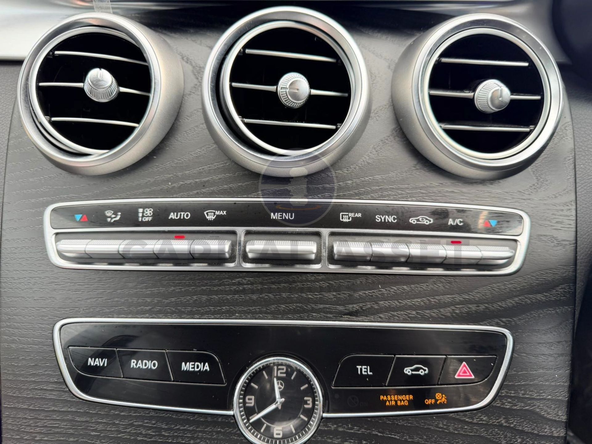 MERCEDES-BENZ C220D *AMG LINE PREMIUM* SALOON (2020 - EURO 6) 9G TRONIC AUTO - SAT NAV *HUGE SPEC* - Image 16 of 28