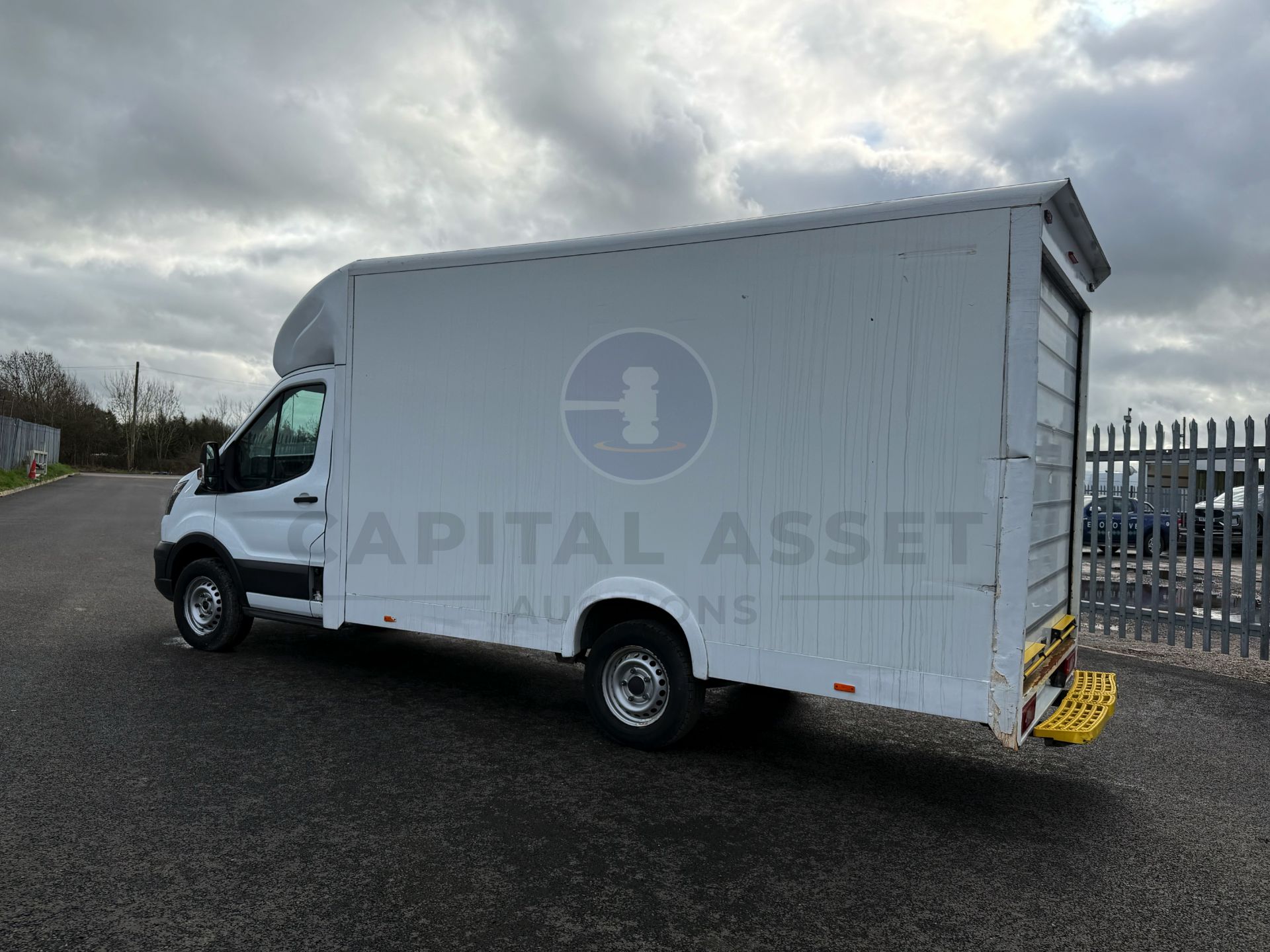 "ON SALE" FORD TRANSIT *LWB - LOW LOADER / LUTON BOX VAN* (2023 - EURO 6) *ONLY 59K MILES* - Image 9 of 34