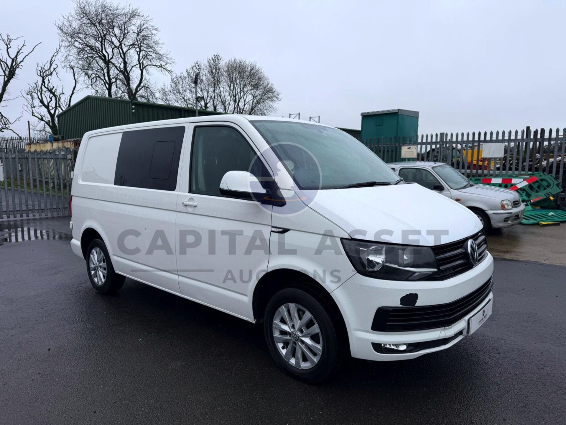 "ON SALE" VOLKSWAGEN TRANSPORTER *HIGHLINE EDITION* 6 SEATER DUALINER / CREW VAN (2017 - EURO 6) - Image 7 of 24