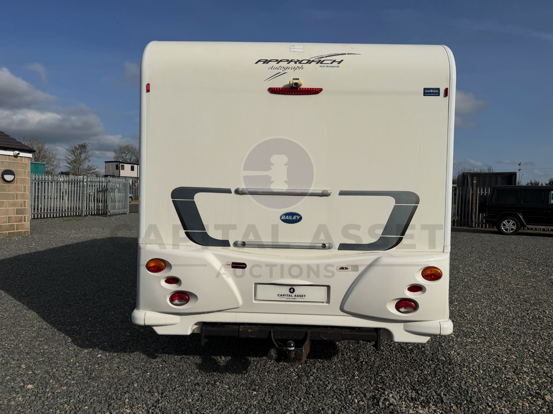 PEUGEOT BOXER *BAILEY APPROACH - AUTOGRAPH 745* LUXURY MOTORHOME (2016 MODEL) *ONLY 28,000 MILES* - Image 11 of 48
