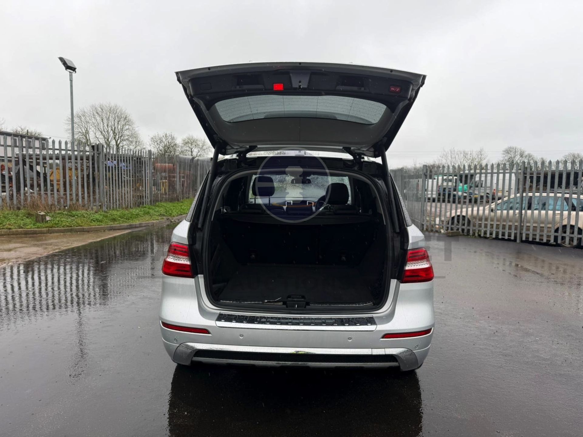 (On Sale) MERCEDES-BENZ ML 250 CDI *AMG LINE PREMIUM* 5 DOOR SUV (64 REG) 7G TRONIC AUTO *HUGE SPEC* - Image 11 of 29