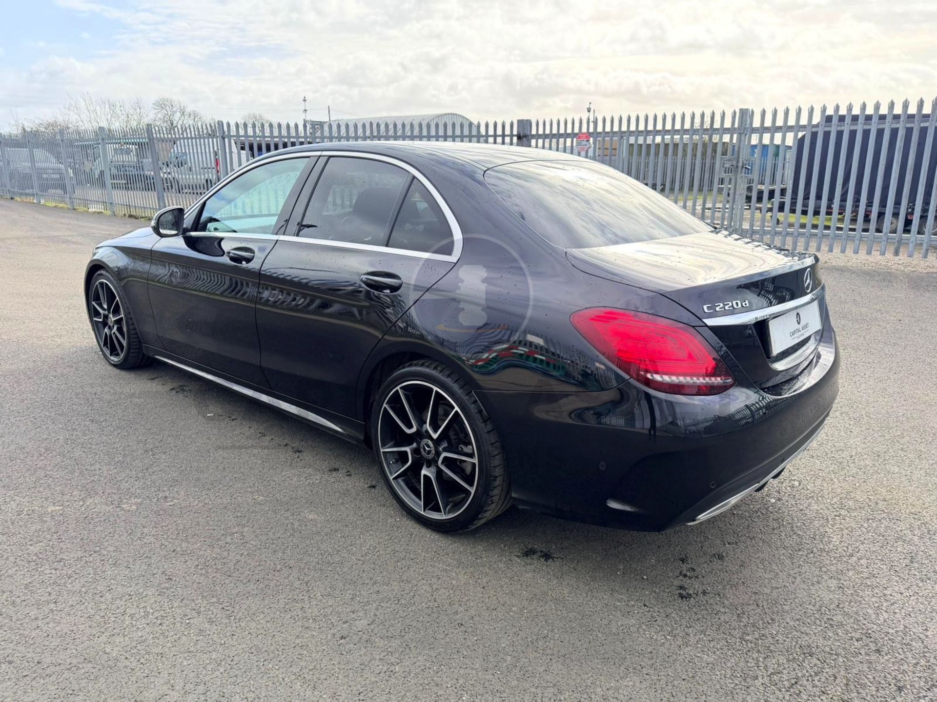 MERCEDES-BENZ C220D *AMG LINE PREMIUM* SALOON (2020 - EURO 6) 9G TRONIC AUTO - SAT NAV *HUGE SPEC* - Image 3 of 28