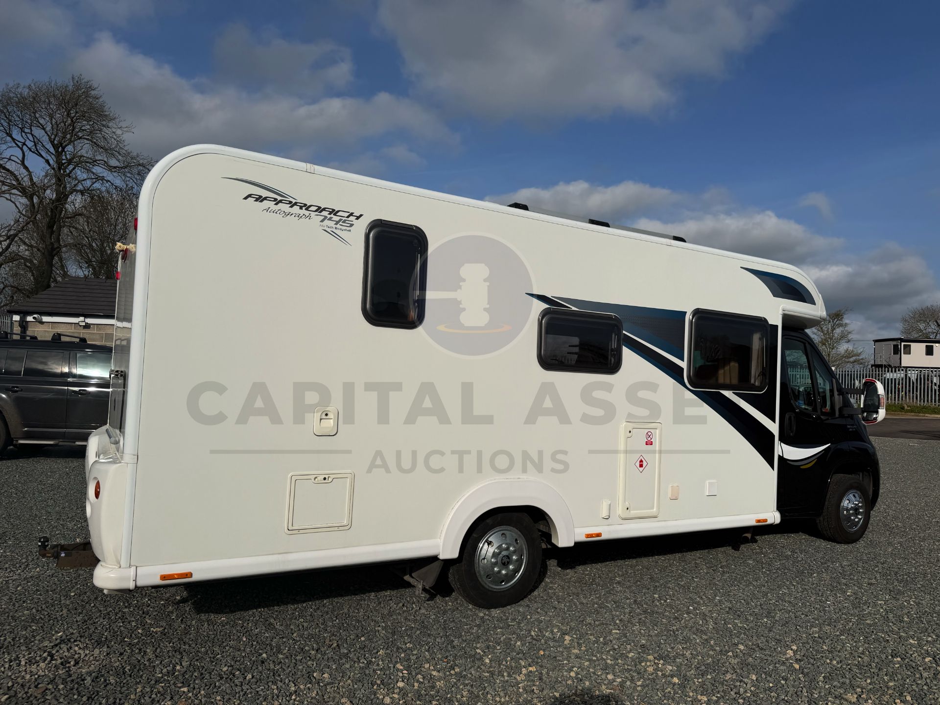 PEUGEOT BOXER *BAILEY APPROACH - AUTOGRAPH 745* LUXURY MOTORHOME (2016 MODEL) *ONLY 28,000 MILES* - Image 13 of 48