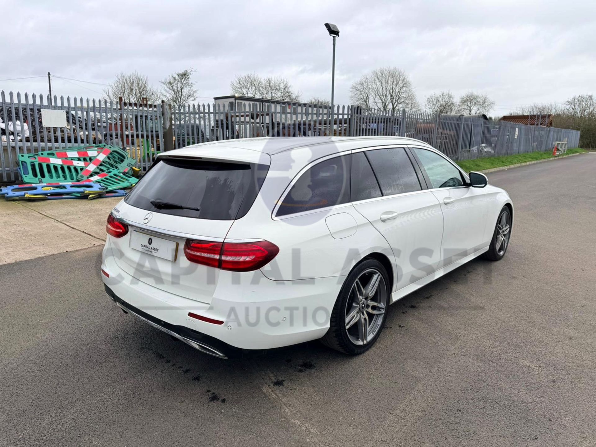 MERCEDES E220d "AMG-LINE" 2.0d 9-G TRONIC AUTO ESTATE (2020 MODEL) LEATHER - SAT NAV - REAR CAMERA - Image 6 of 25