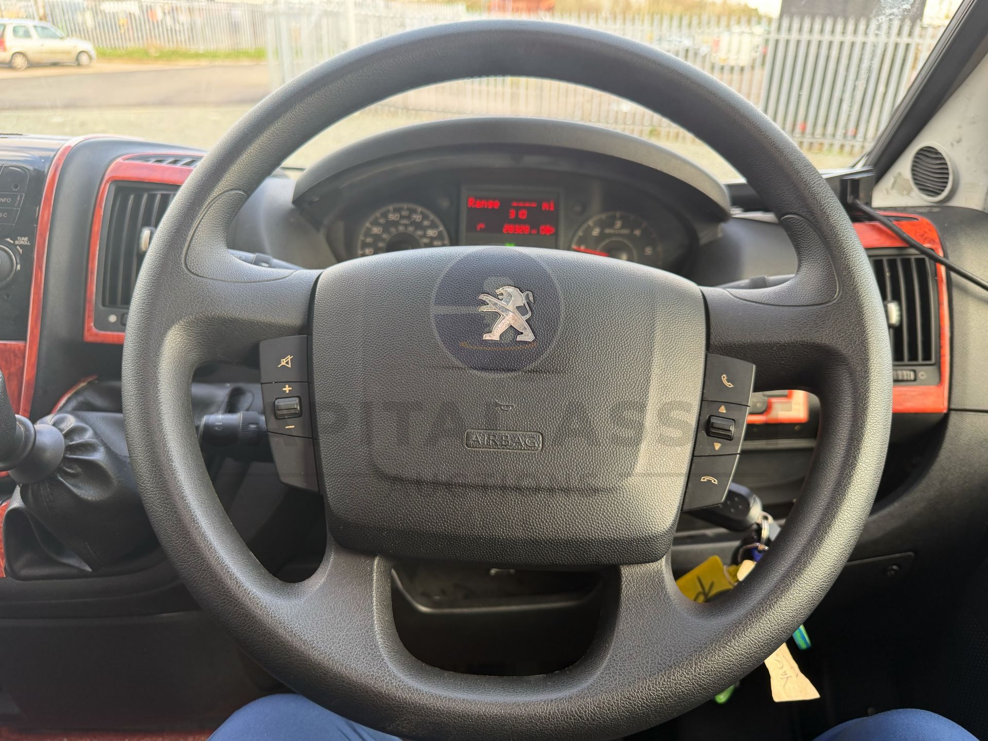 PEUGEOT BOXER *BAILEY APPROACH - AUTOGRAPH 745* LUXURY MOTORHOME (2016 MODEL) *ONLY 28,000 MILES* - Image 45 of 48