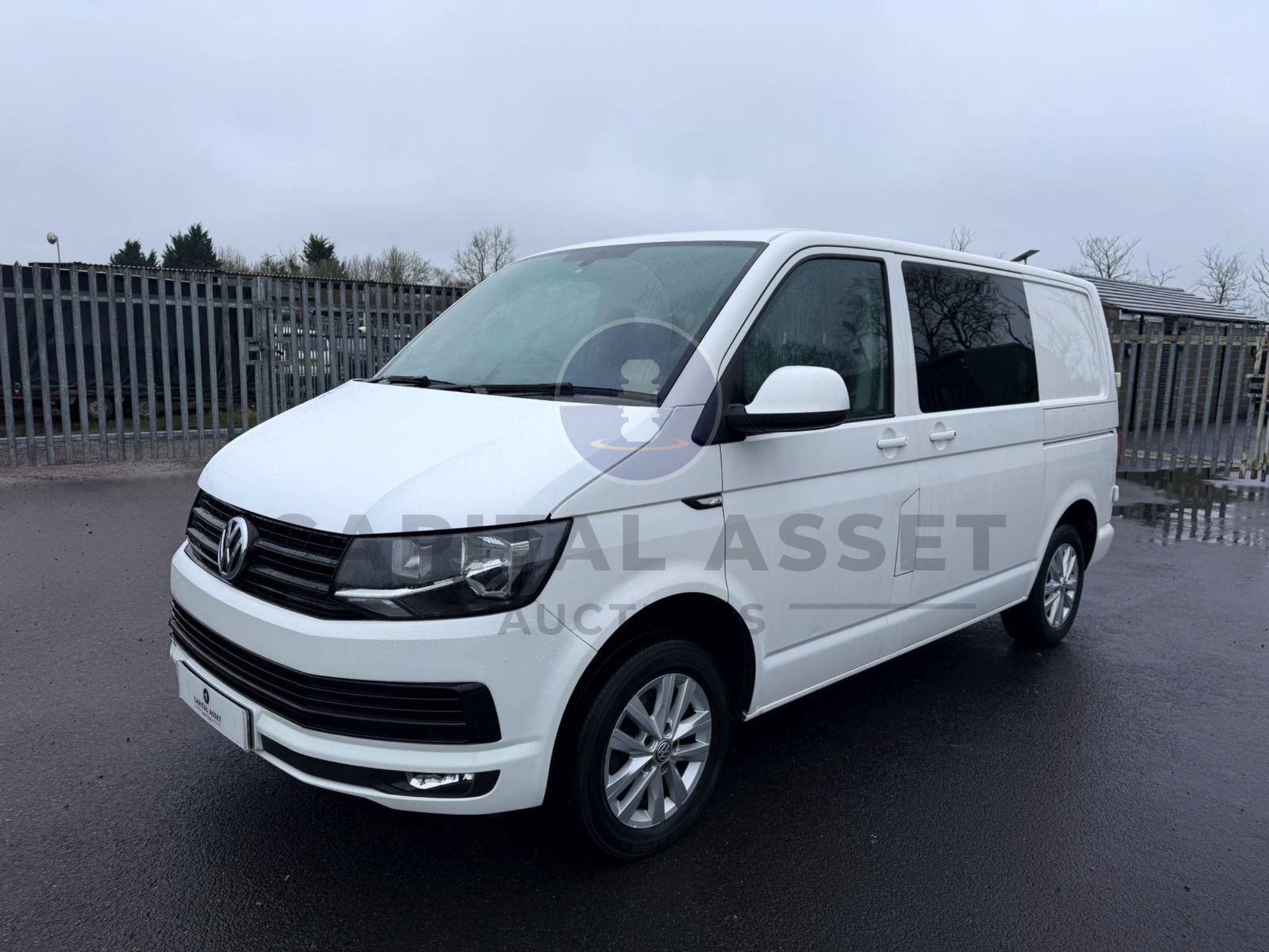 "ON SALE" VOLKSWAGEN TRANSPORTER *HIGHLINE EDITION* 6 SEATER DUALINER / CREW VAN (2017 - EURO 6)