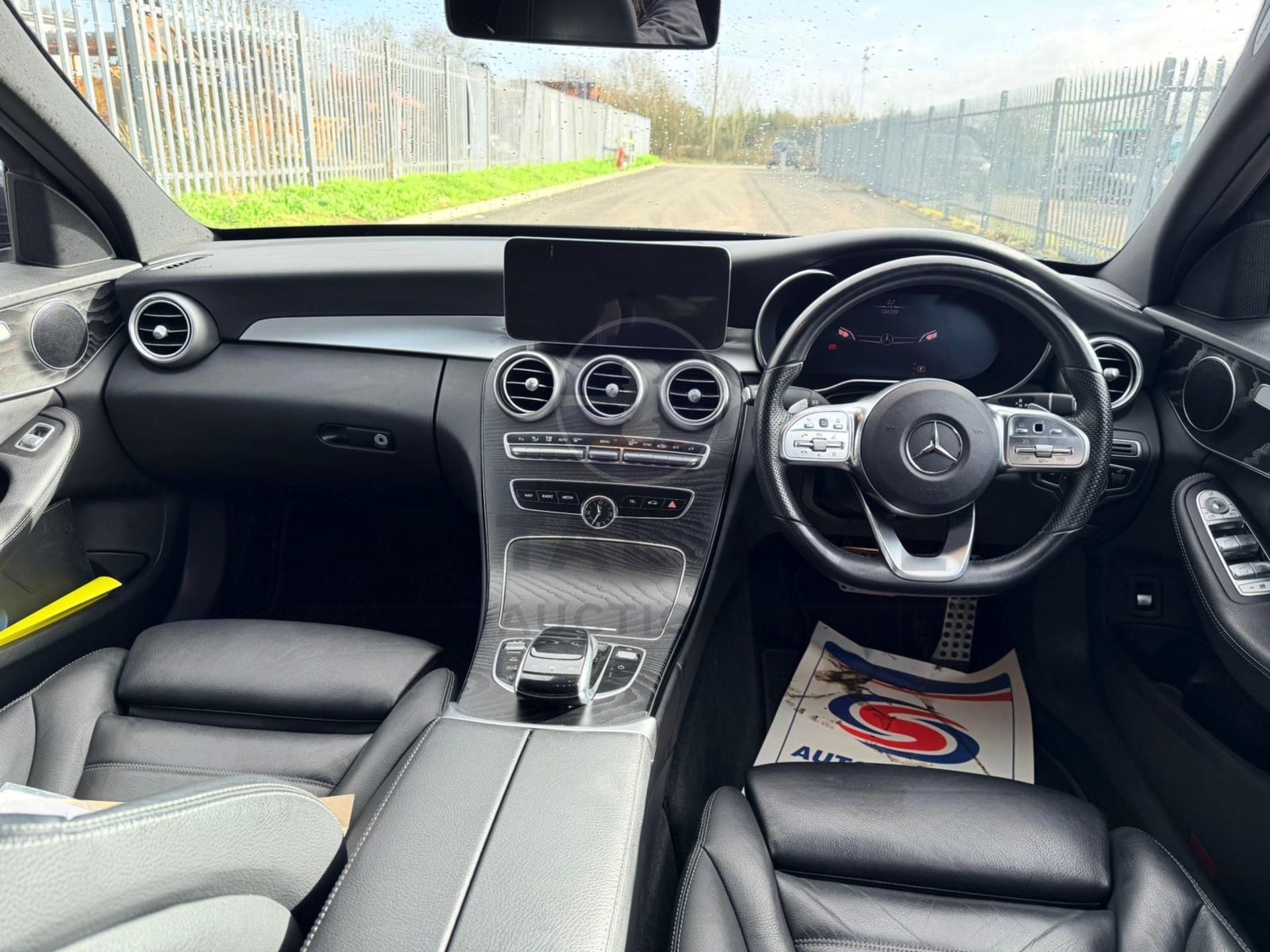 MERCEDES-BENZ C220D *AMG LINE PREMIUM* SALOON (2020 - EURO 6) 9G TRONIC AUTO - SAT NAV *HUGE SPEC* - Image 24 of 28