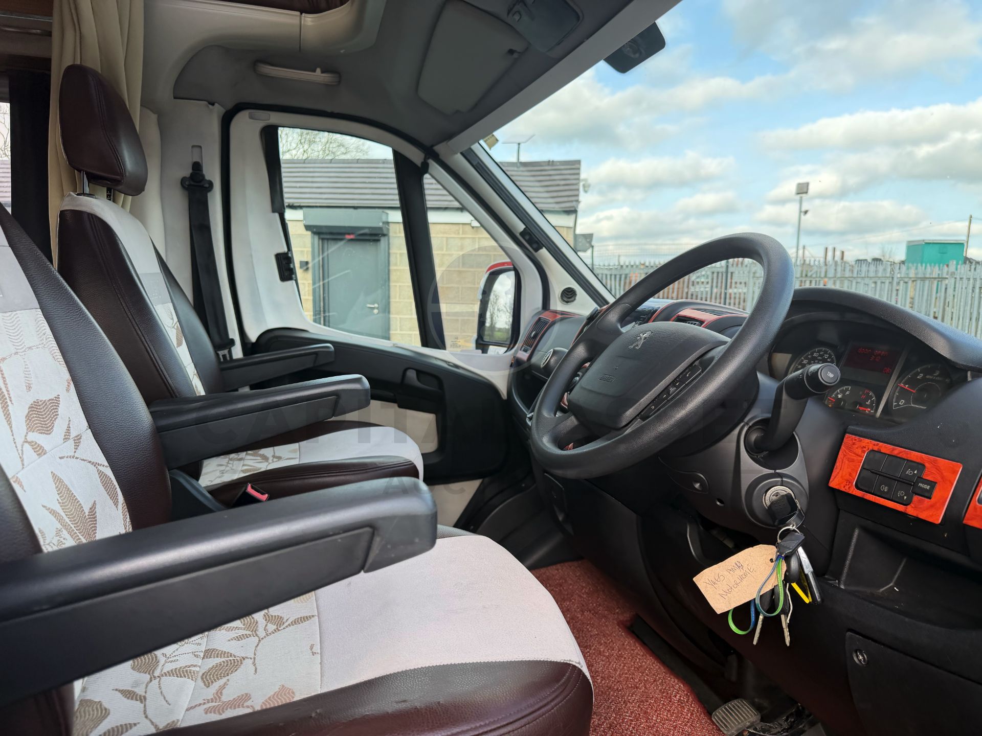 PEUGEOT BOXER *BAILEY APPROACH - AUTOGRAPH 745* LUXURY MOTORHOME (2016 MODEL) *ONLY 28,000 MILES* - Image 36 of 48