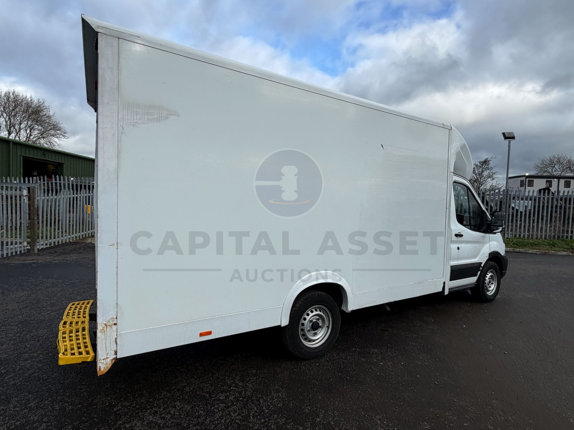 "ON SALE" FORD TRANSIT *LWB - LOW LOADER / LUTON BOX VAN* (2023 - EURO 6) *ONLY 59K MILES* - Image 15 of 34