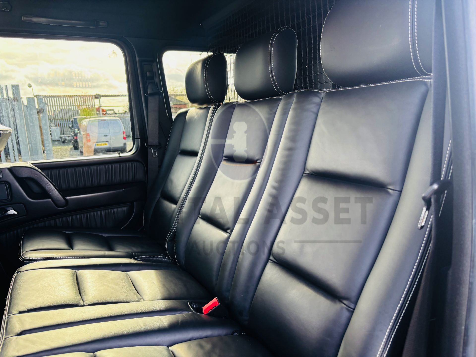 MERCEDES G350d "BLACK AMG NIGHT EDITION" 3.0D V6 TURBO DIESEL "4 MATIC" (2018 MODEL) FMBSH - Image 18 of 45