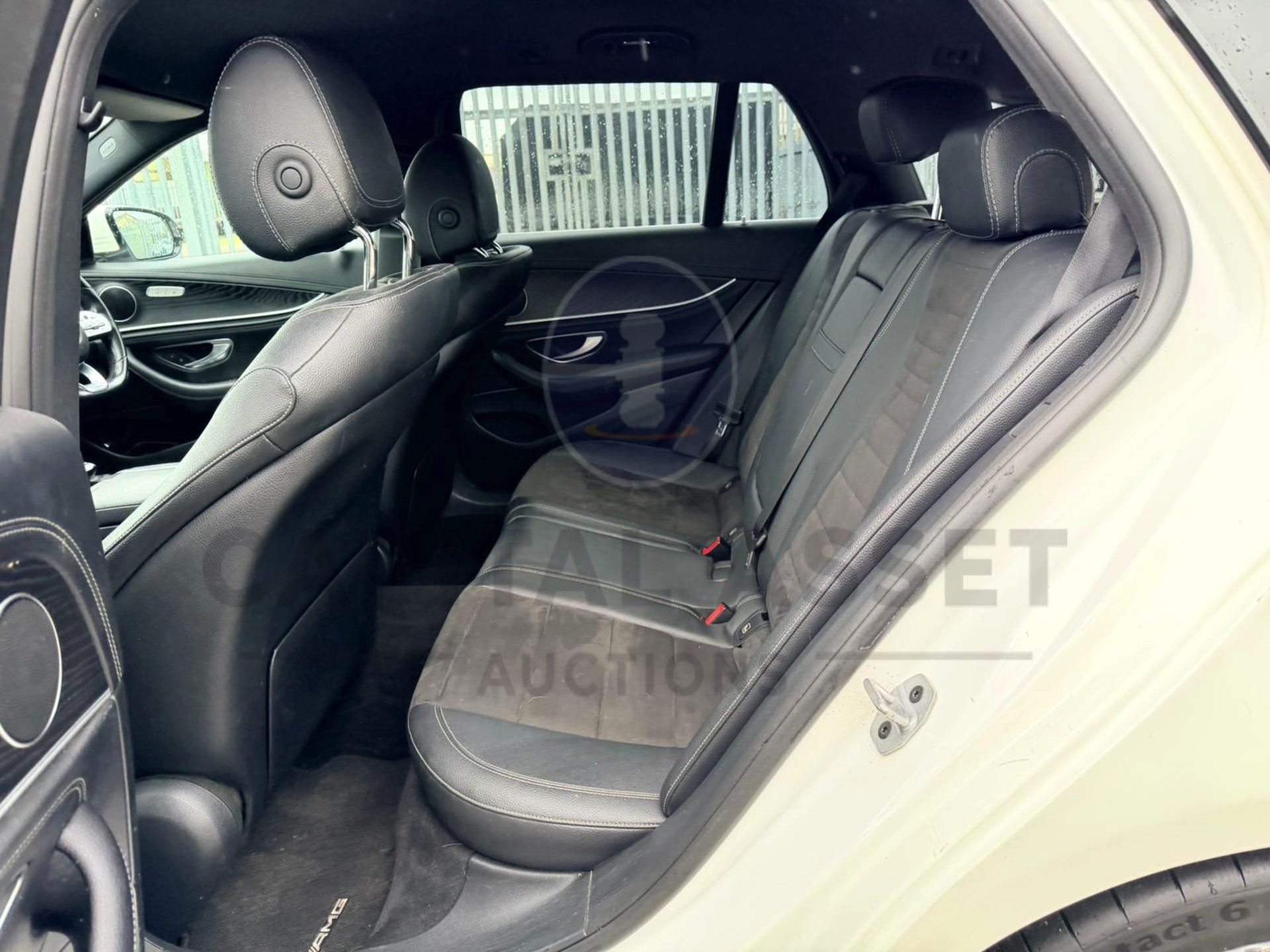 MERCEDES E220d "AMG-LINE" 2.0d 9-G TRONIC AUTO ESTATE (2020 MODEL) LEATHER - SAT NAV - REAR CAMERA - Image 24 of 25