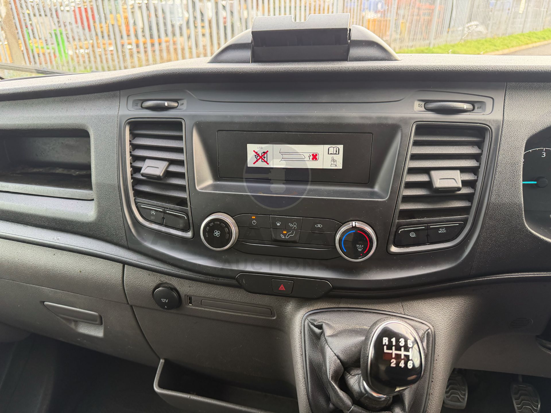 "ON SALE" FORD TRANSIT *LWB - LOW LOADER / LUTON BOX VAN* (2023 - EURO 6) *ONLY 59K MILES* - Image 31 of 34