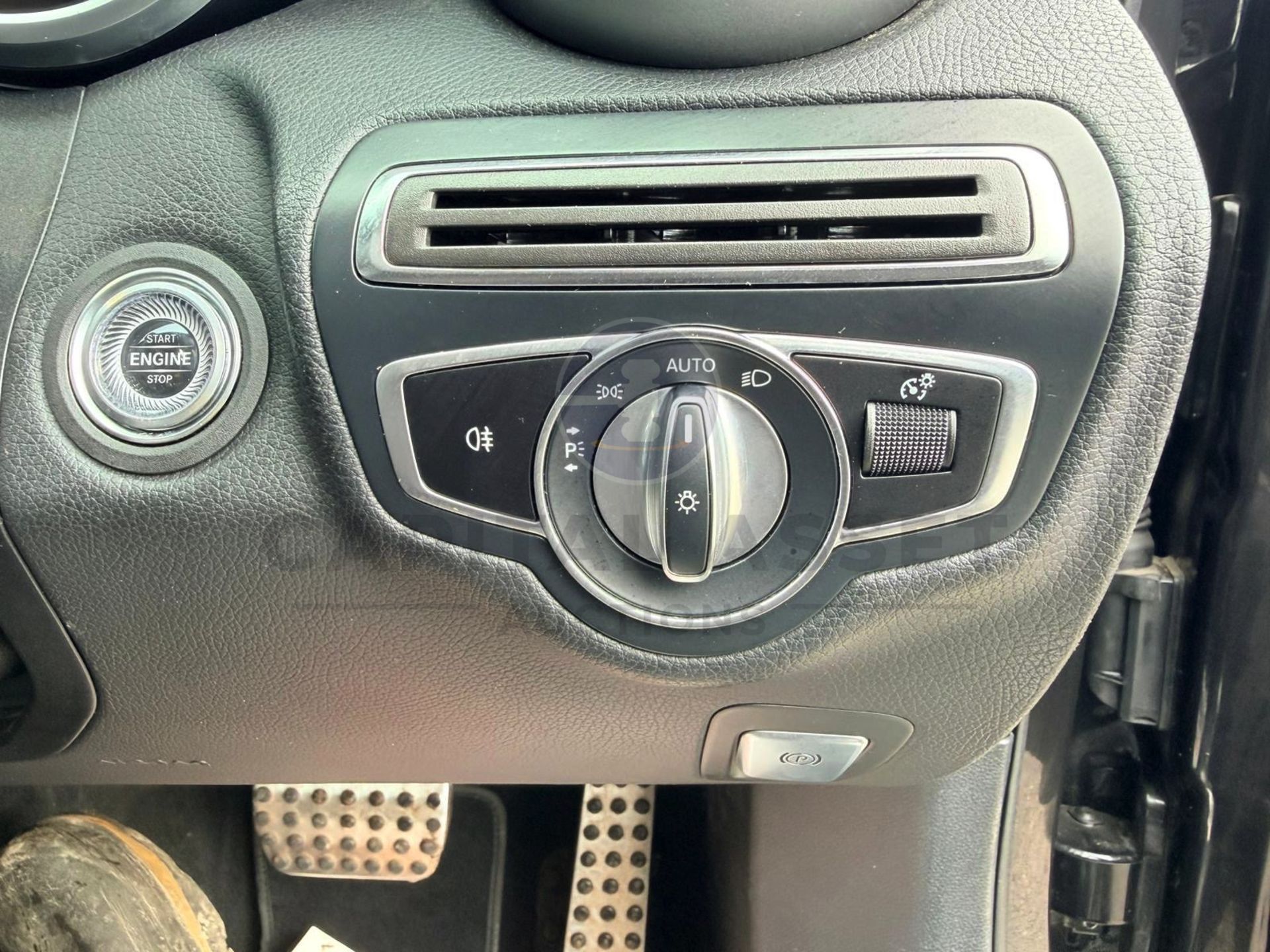 MERCEDES-BENZ C220D *AMG LINE PREMIUM* SALOON (2020 - EURO 6) 9G TRONIC AUTO - SAT NAV *HUGE SPEC* - Image 14 of 28