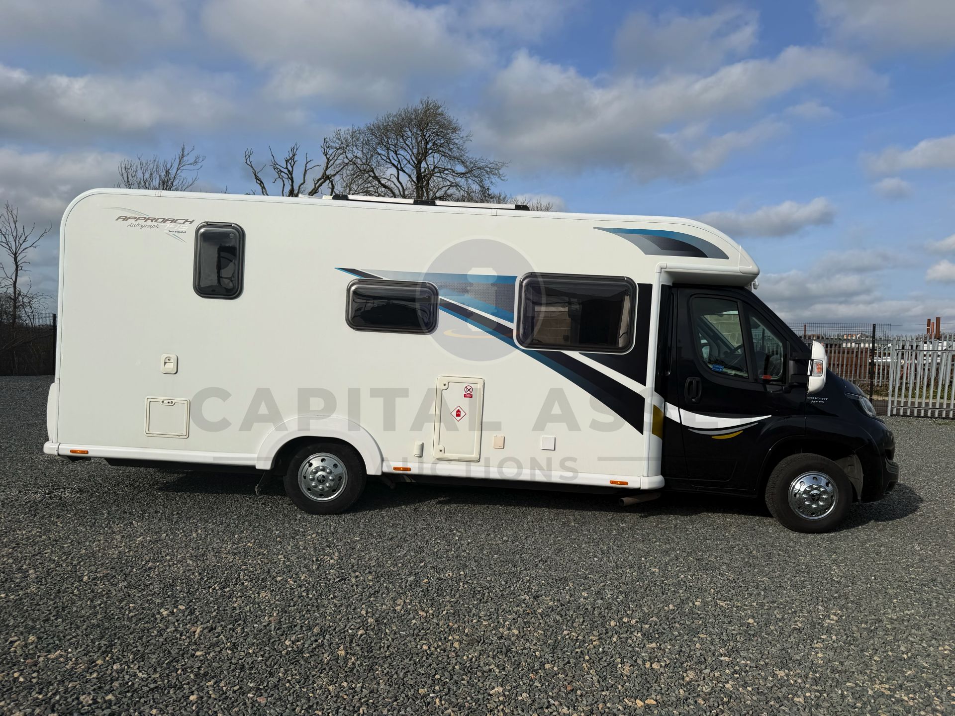 PEUGEOT BOXER *BAILEY APPROACH - AUTOGRAPH 745* LUXURY MOTORHOME (2016 MODEL) *ONLY 28,000 MILES* - Image 14 of 48