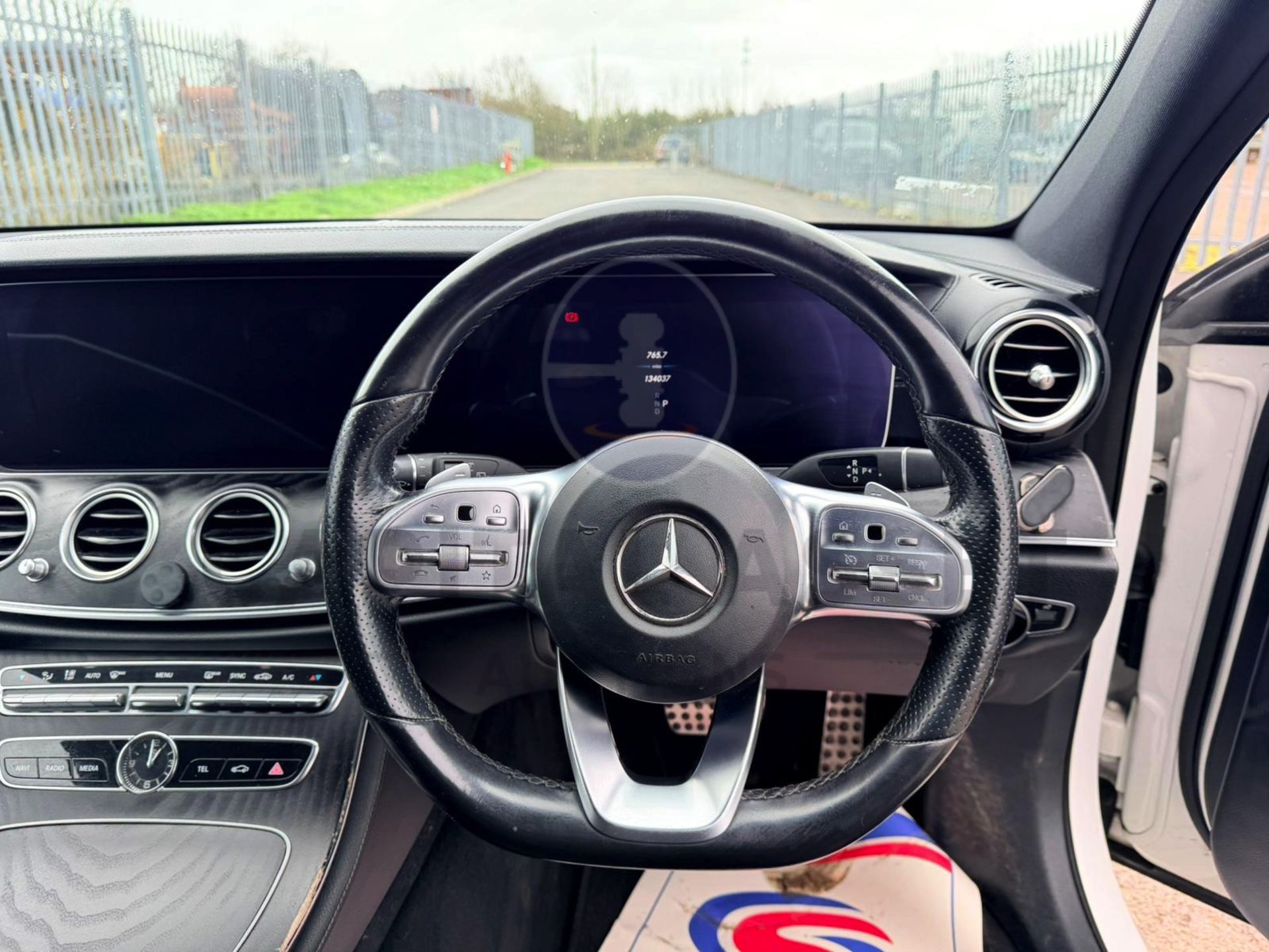 MERCEDES E220d "AMG-LINE" 2.0d 9-G TRONIC AUTO ESTATE (2020 MODEL) LEATHER - SAT NAV - REAR CAMERA - Image 13 of 25
