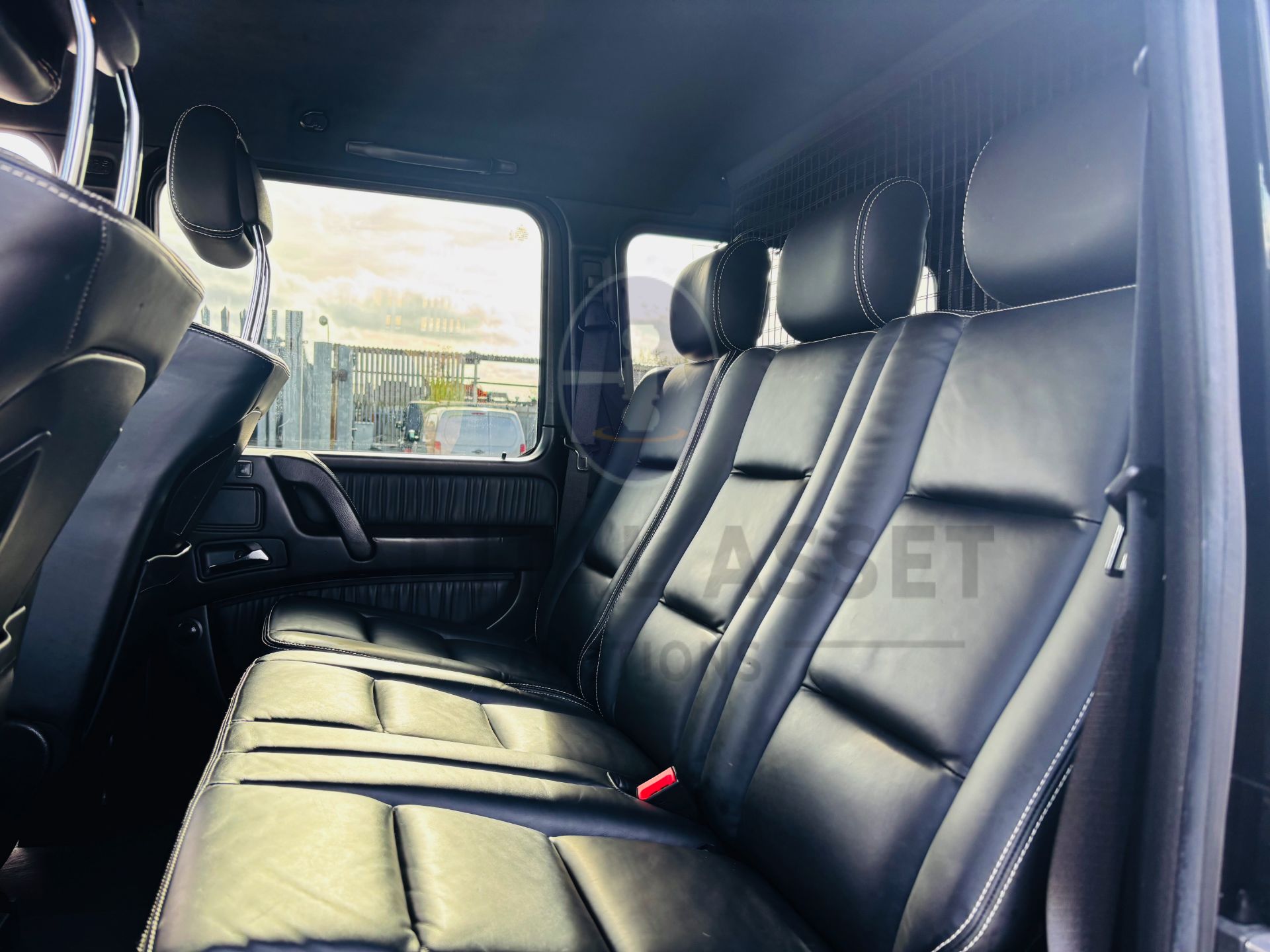 MERCEDES G350d "BLACK AMG NIGHT EDITION" 3.0D V6 TURBO DIESEL "4 MATIC" (2018 MODEL) FMBSH - Image 16 of 45