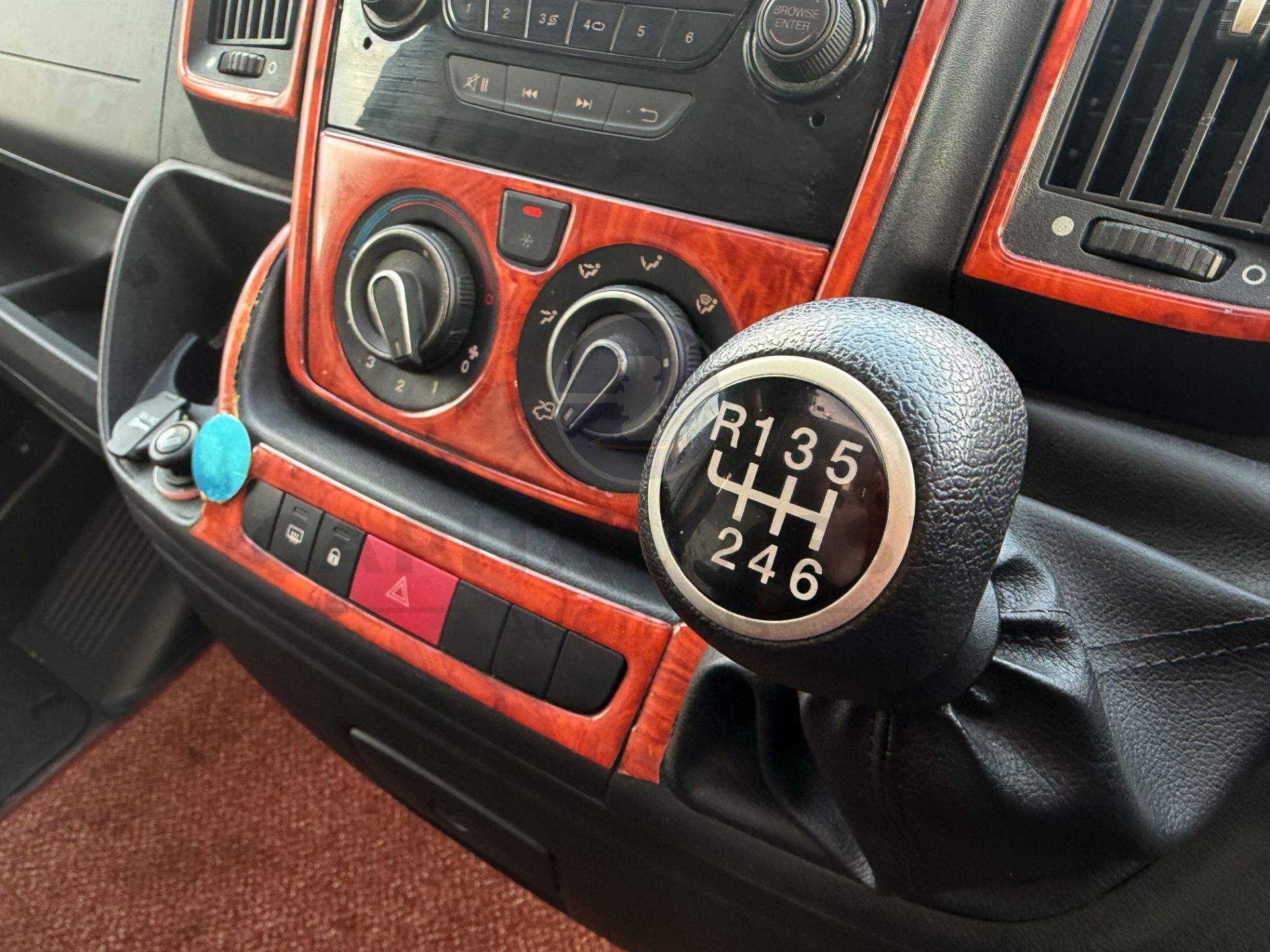 PEUGEOT BOXER *BAILEY APPROACH - AUTOGRAPH 745* LUXURY MOTORHOME (2016 MODEL) *ONLY 28,000 MILES* - Image 42 of 48