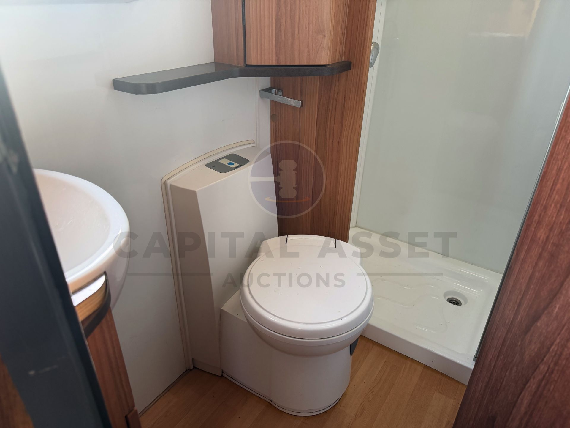 PEUGEOT BOXER *BAILEY APPROACH - AUTOGRAPH 745* LUXURY MOTORHOME (2016 MODEL) *ONLY 28,000 MILES* - Image 24 of 48