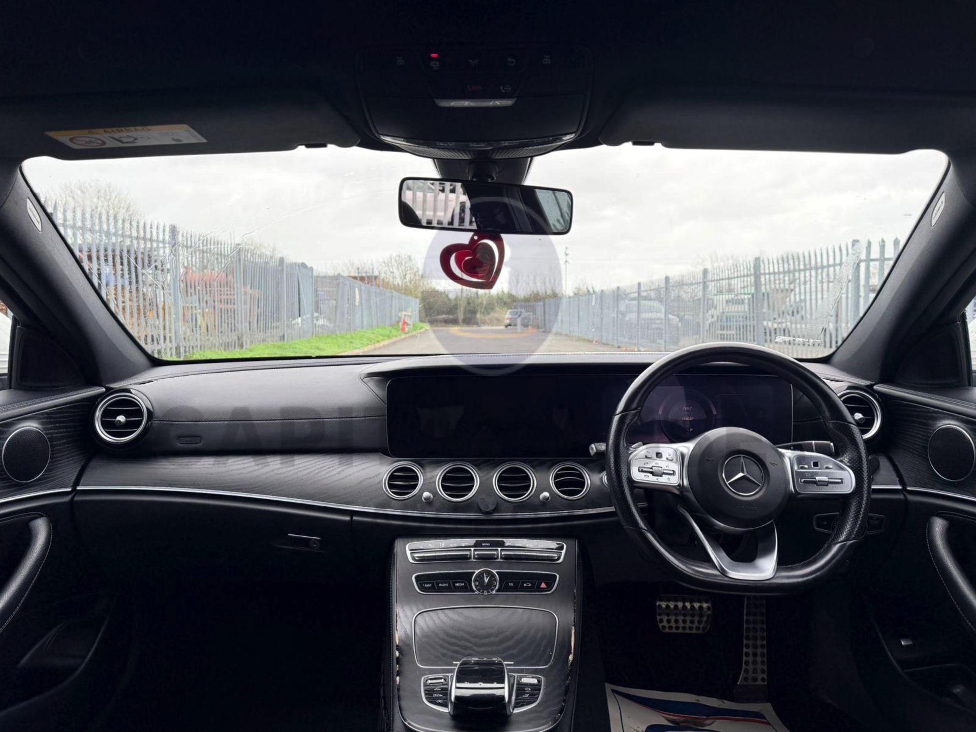 MERCEDES E220d "AMG-LINE" 2.0d 9-G TRONIC AUTO ESTATE (2020 MODEL) LEATHER - SAT NAV - REAR CAMERA - Image 9 of 25
