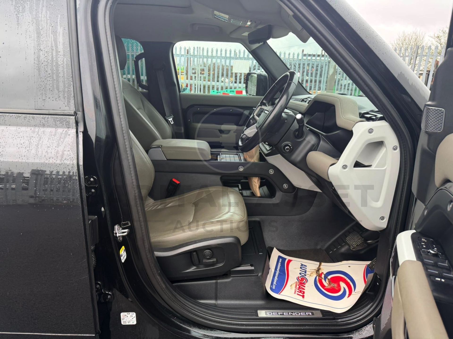 LAND ROVER DEFENDER 110 *XS EDITION* 5 DOOR SUV (2022 - EURO 6) 3.0 D250 - 8 SPEED AUTO *HUGE SPEC* - Image 17 of 30