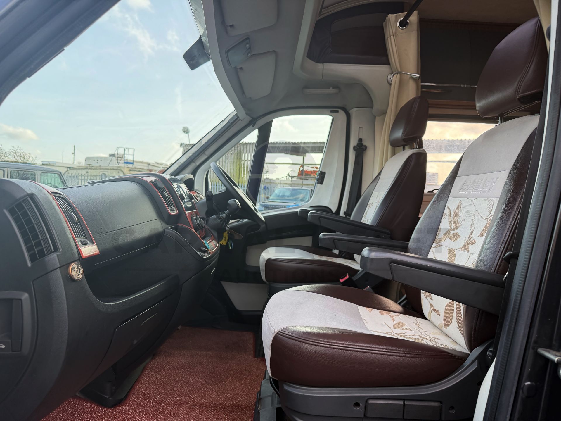 PEUGEOT BOXER *BAILEY APPROACH - AUTOGRAPH 745* LUXURY MOTORHOME (2016 MODEL) *ONLY 28,000 MILES* - Image 31 of 48