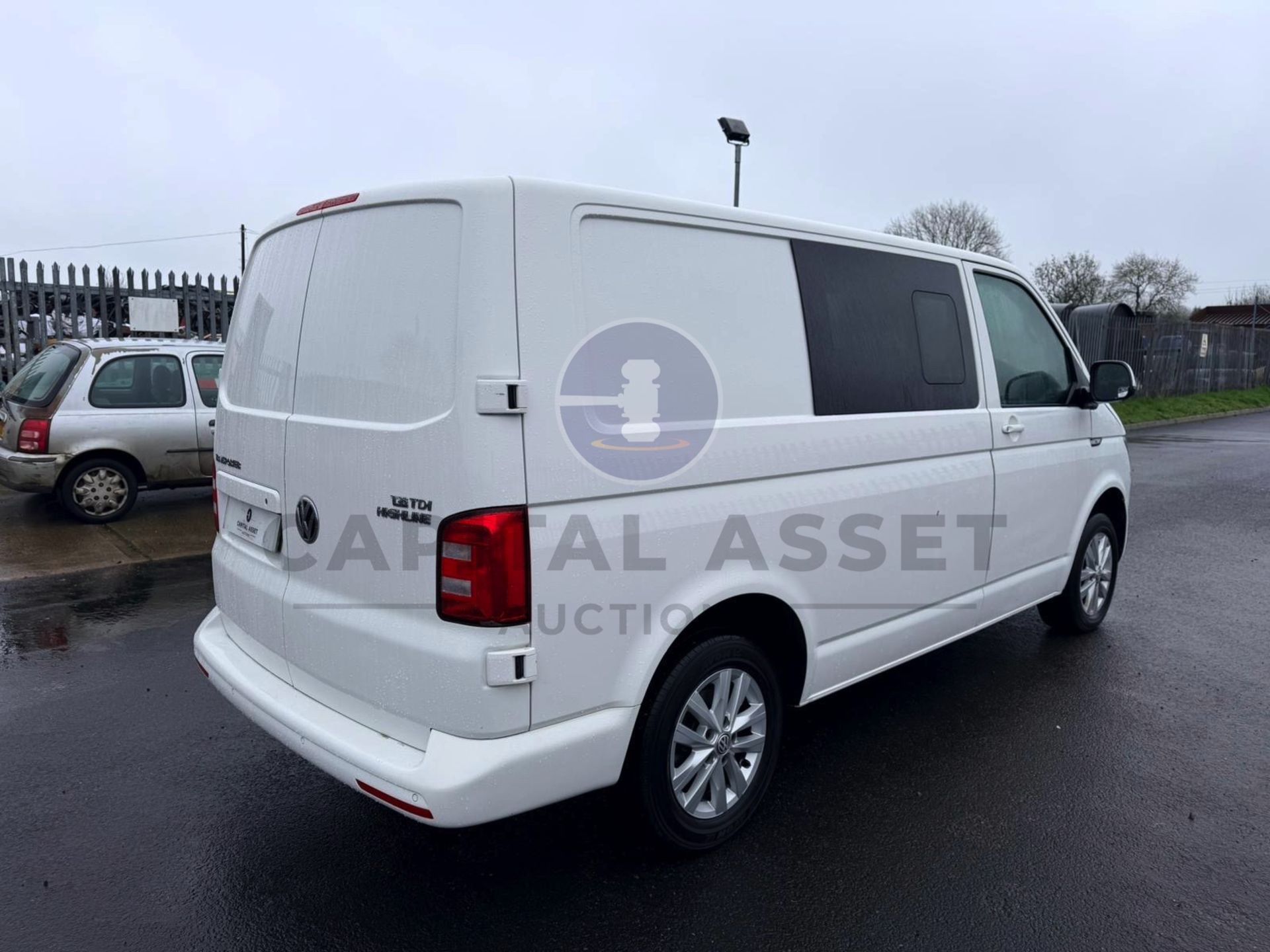"ON SALE" VOLKSWAGEN TRANSPORTER *HIGHLINE EDITION* 6 SEATER DUALINER / CREW VAN (2017 - EURO 6) - Image 5 of 24