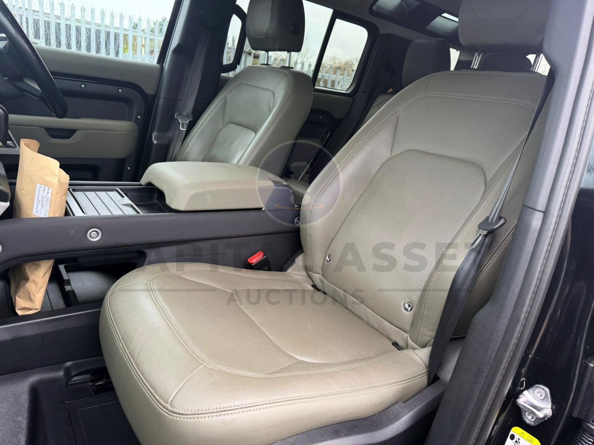 LAND ROVER DEFENDER 110 *XS EDITION* 5 DOOR SUV (2022 - EURO 6) 3.0 D250 - 8 SPEED AUTO *HUGE SPEC* - Image 10 of 30