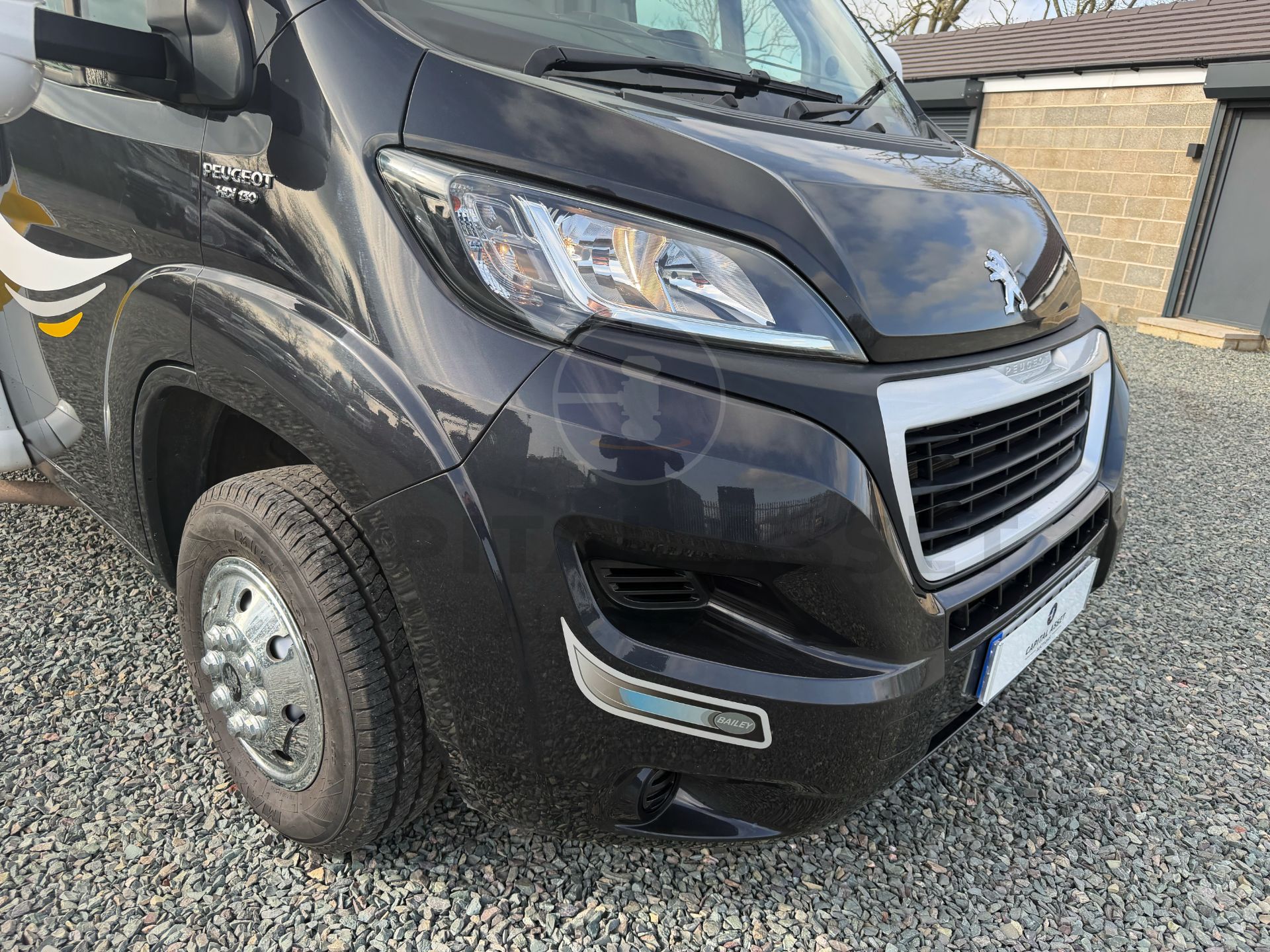 PEUGEOT BOXER *BAILEY APPROACH - AUTOGRAPH 745* LUXURY MOTORHOME (2016 MODEL) *ONLY 28,000 MILES* - Image 15 of 48