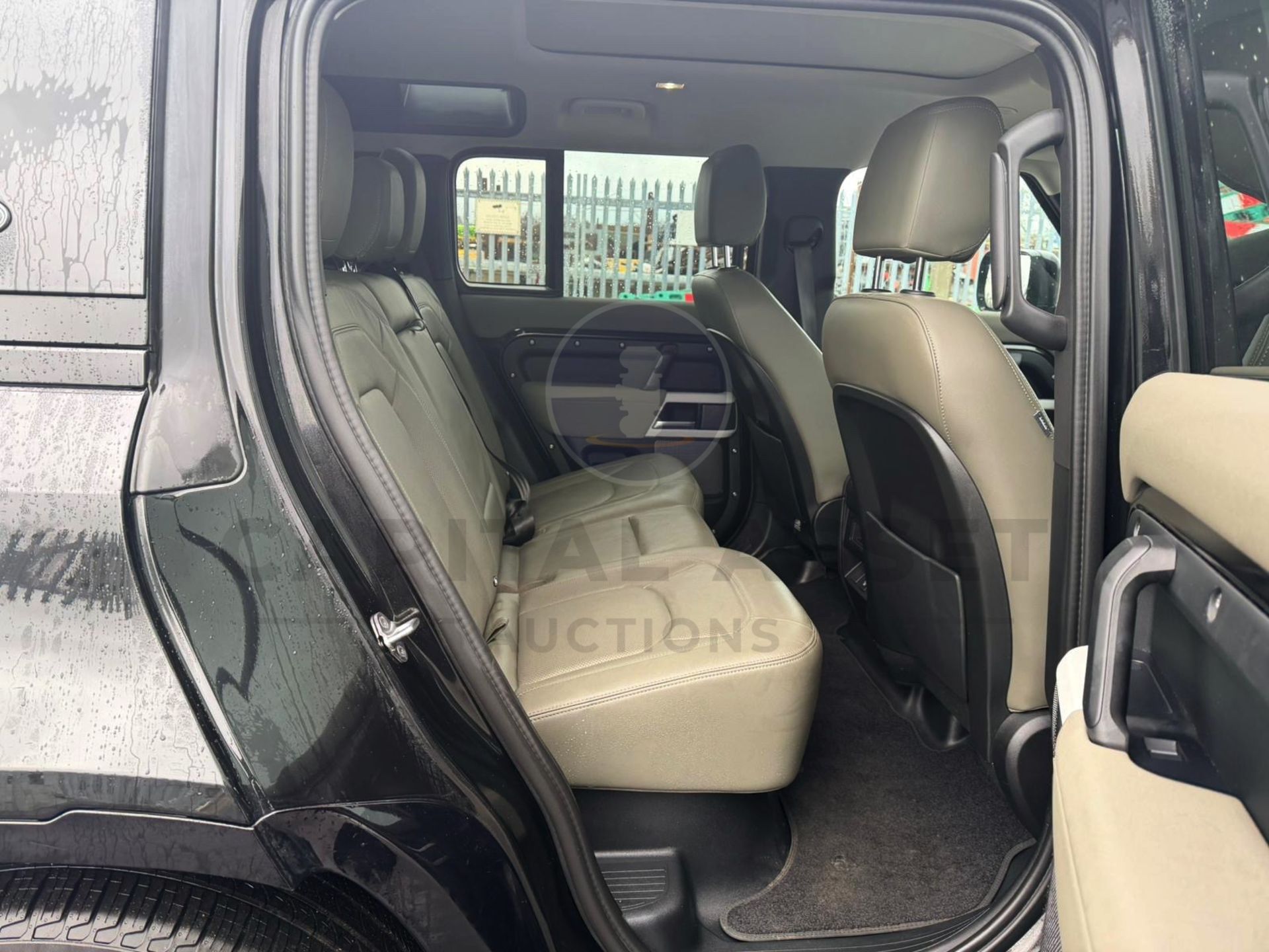 LAND ROVER DEFENDER 110 *XS EDITION* 5 DOOR SUV (2022 - EURO 6) 3.0 D250 - 8 SPEED AUTO *HUGE SPEC* - Image 15 of 30