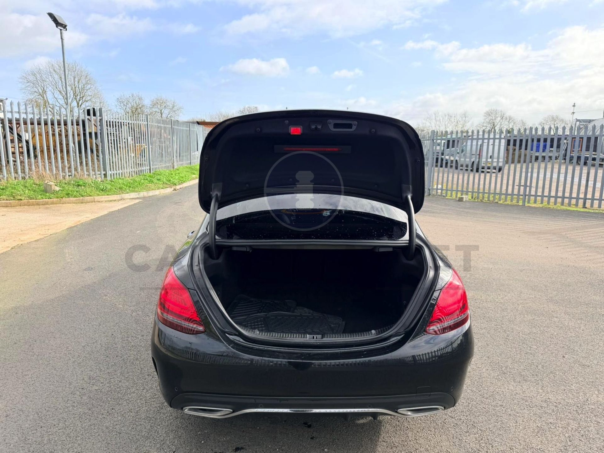 MERCEDES-BENZ C220D *AMG LINE PREMIUM* SALOON (2020 - EURO 6) 9G TRONIC AUTO - SAT NAV *HUGE SPEC* - Image 21 of 28